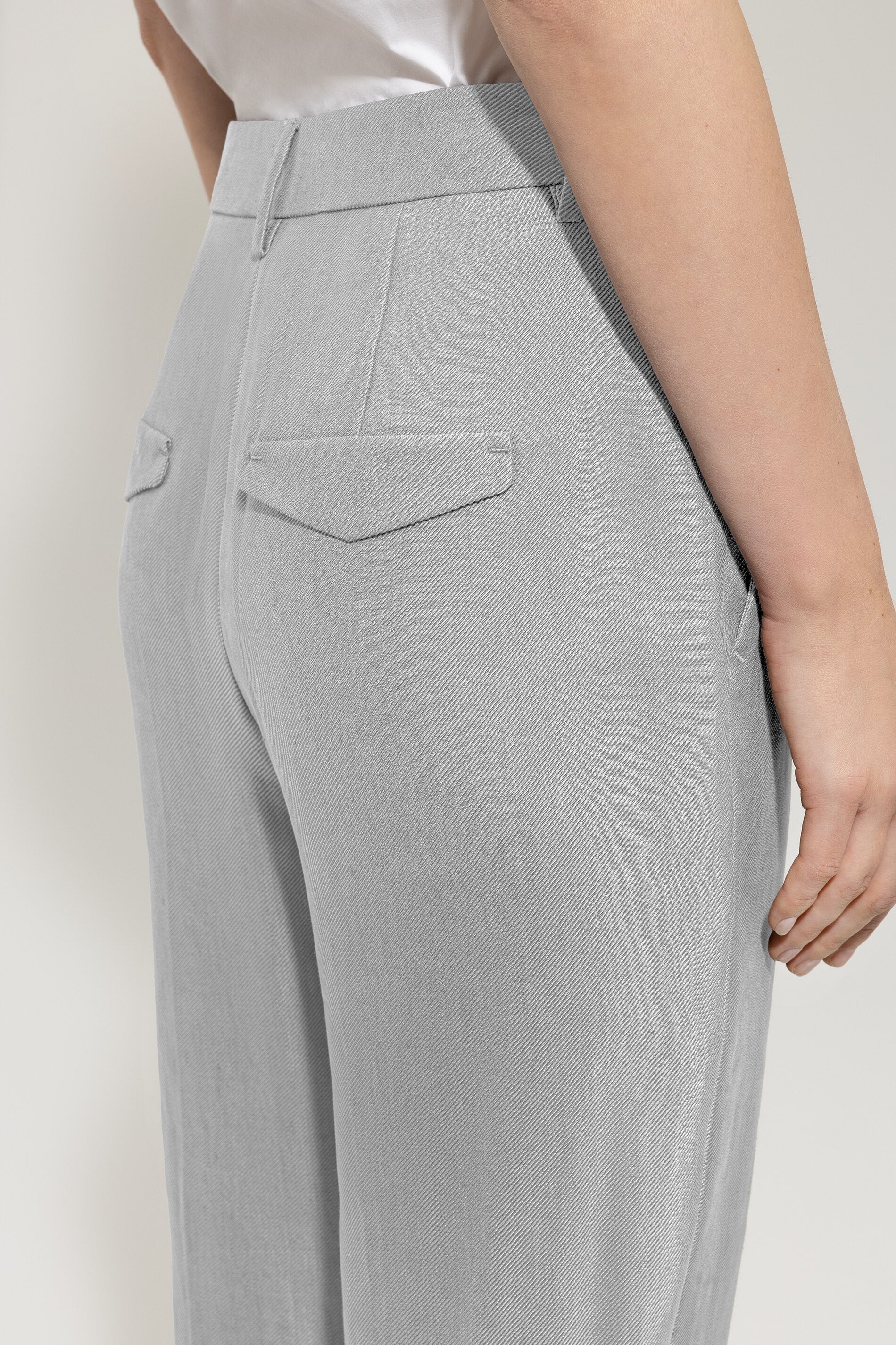 Gabardine-Slim-Tailored-Pants - silver grey - Standard | Model Detail