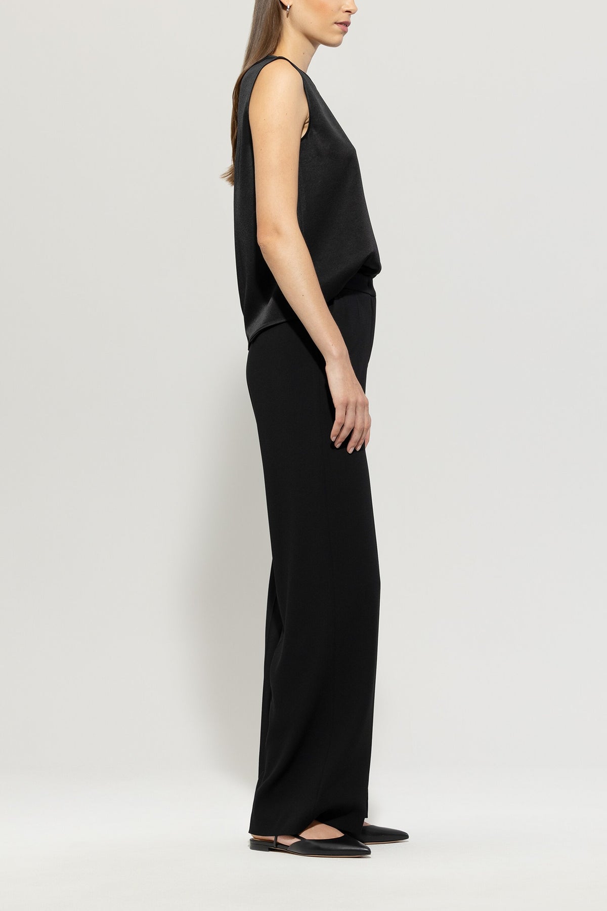 Satin-Wideleg-Pants - deep black - Standard | Model Seite