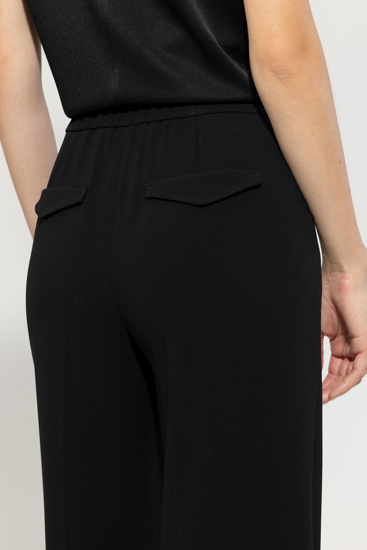 Satin-Wideleg-Pants - deep black - Standard | Model Detail