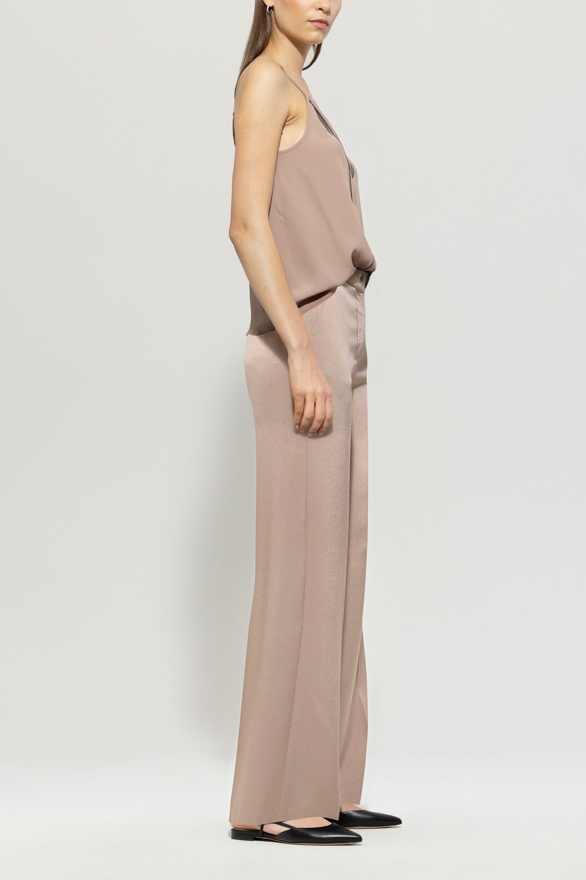 Satin-Wideleg-Pants - mushroom - Standard | Model Seite