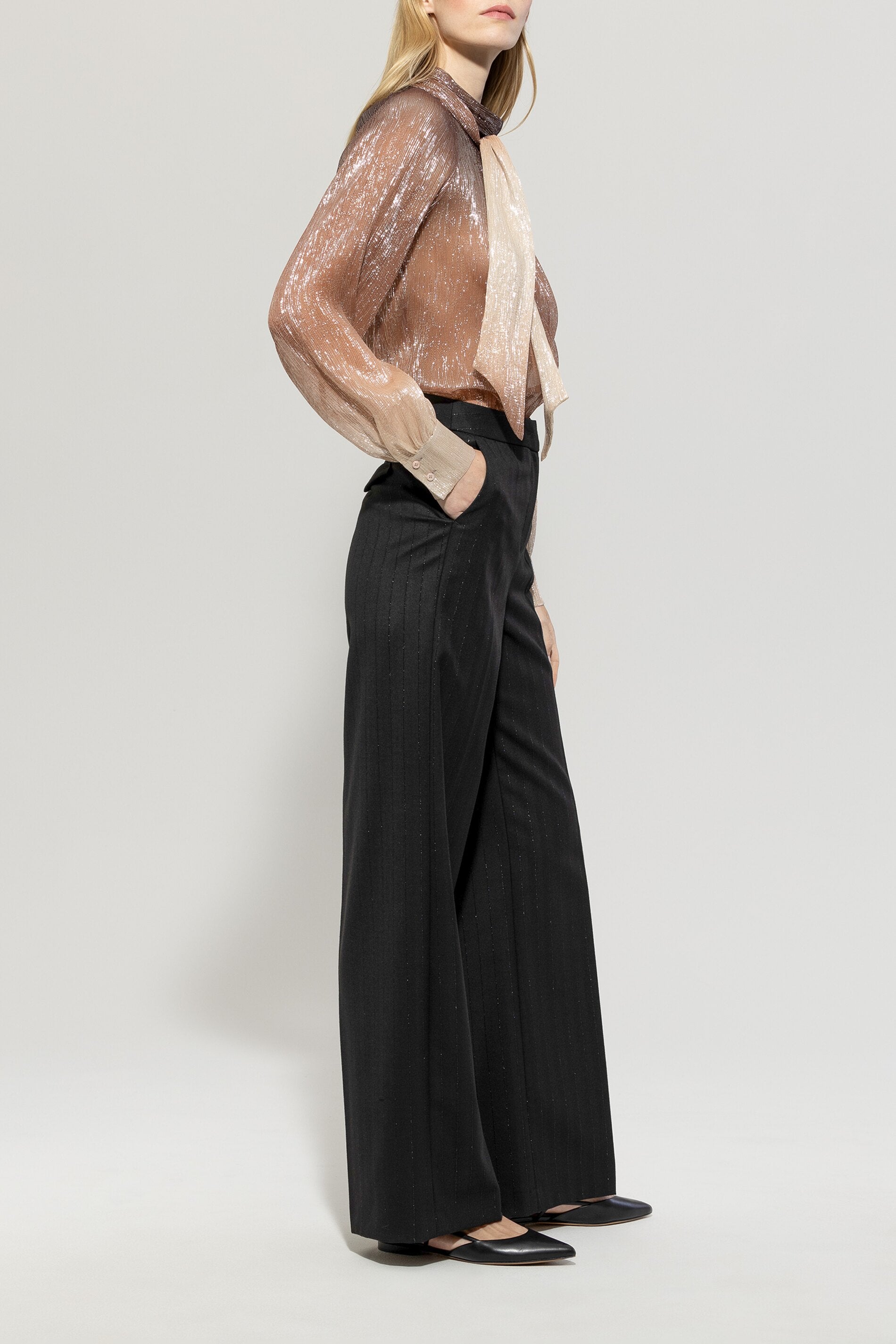 Wideleg mit Nadelstreifen - deep black - Standard | Model Seite