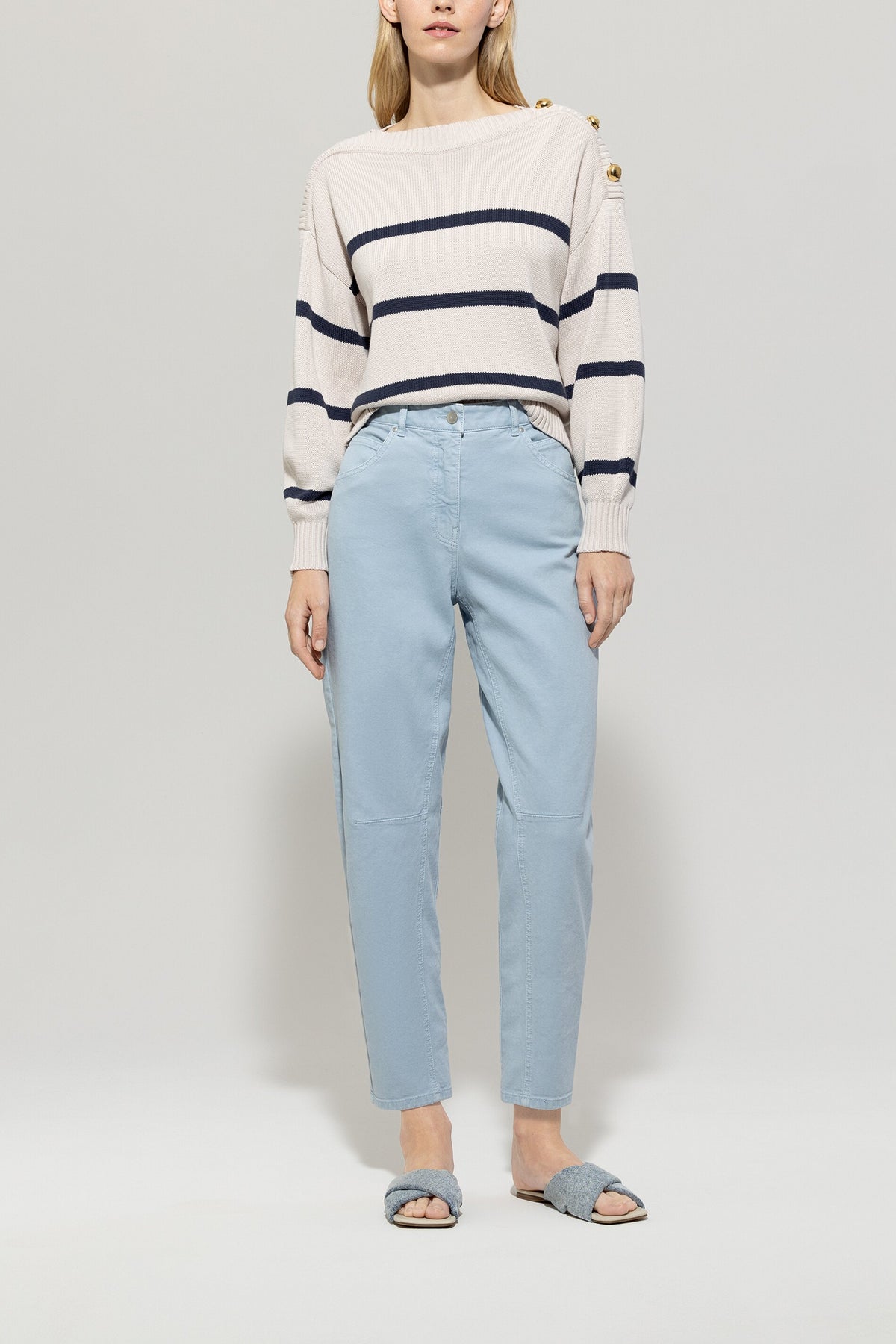 Authentic-Looseleg-Denim - sky blue - Standard | Model Front