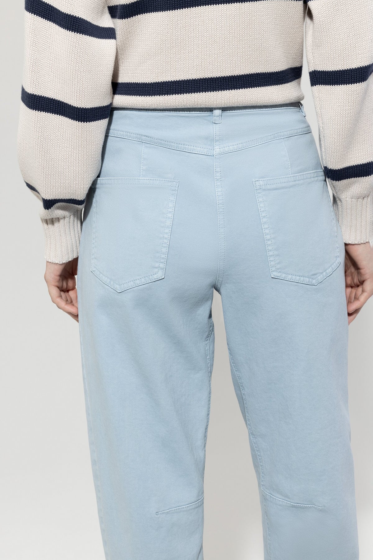 Authentic-Looseleg-Denim - sky blue - Standard | Model Detail