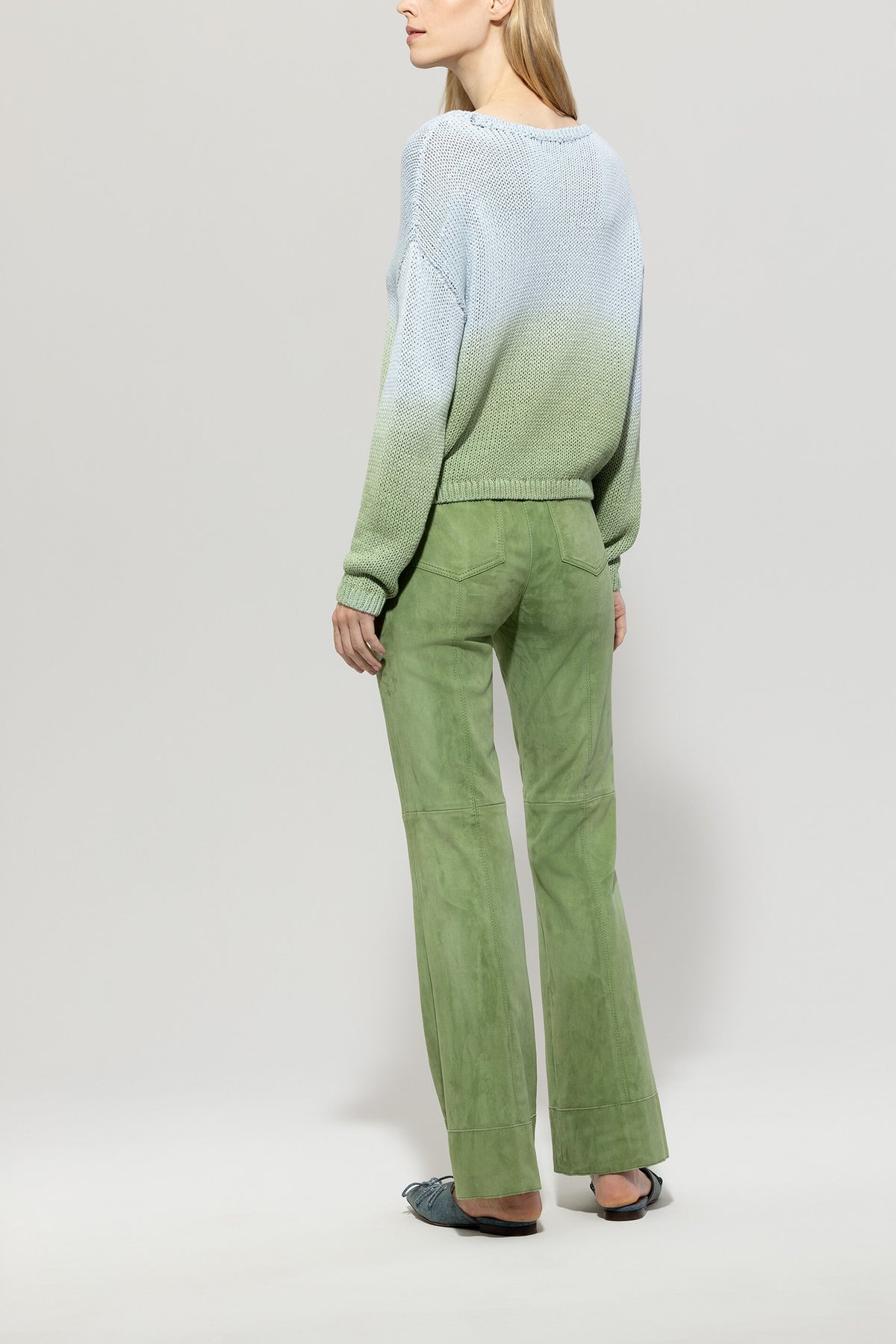 Babyflare aus Veloursleder - easy green - Standard | Model Rück