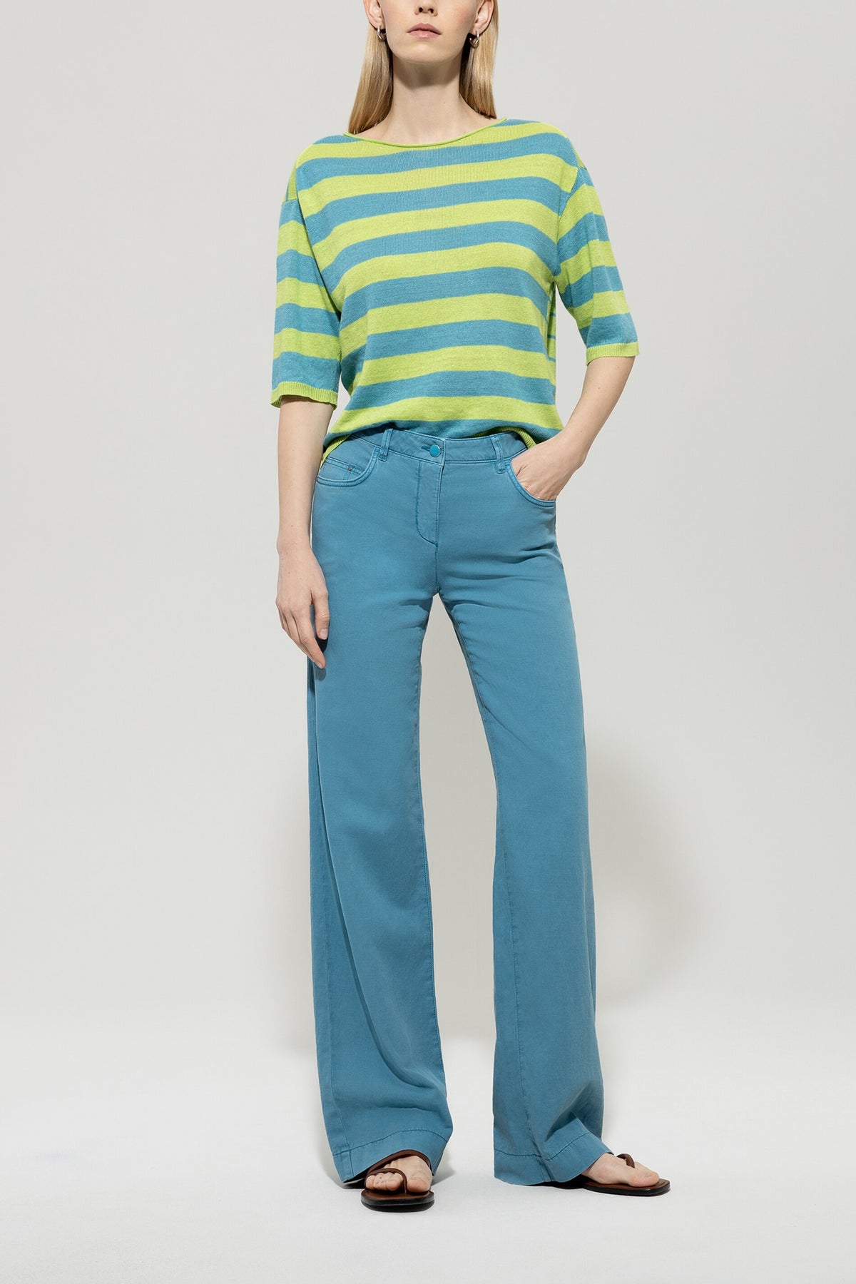 Wideleg-Denim - turquoise - Standard | Model Front
