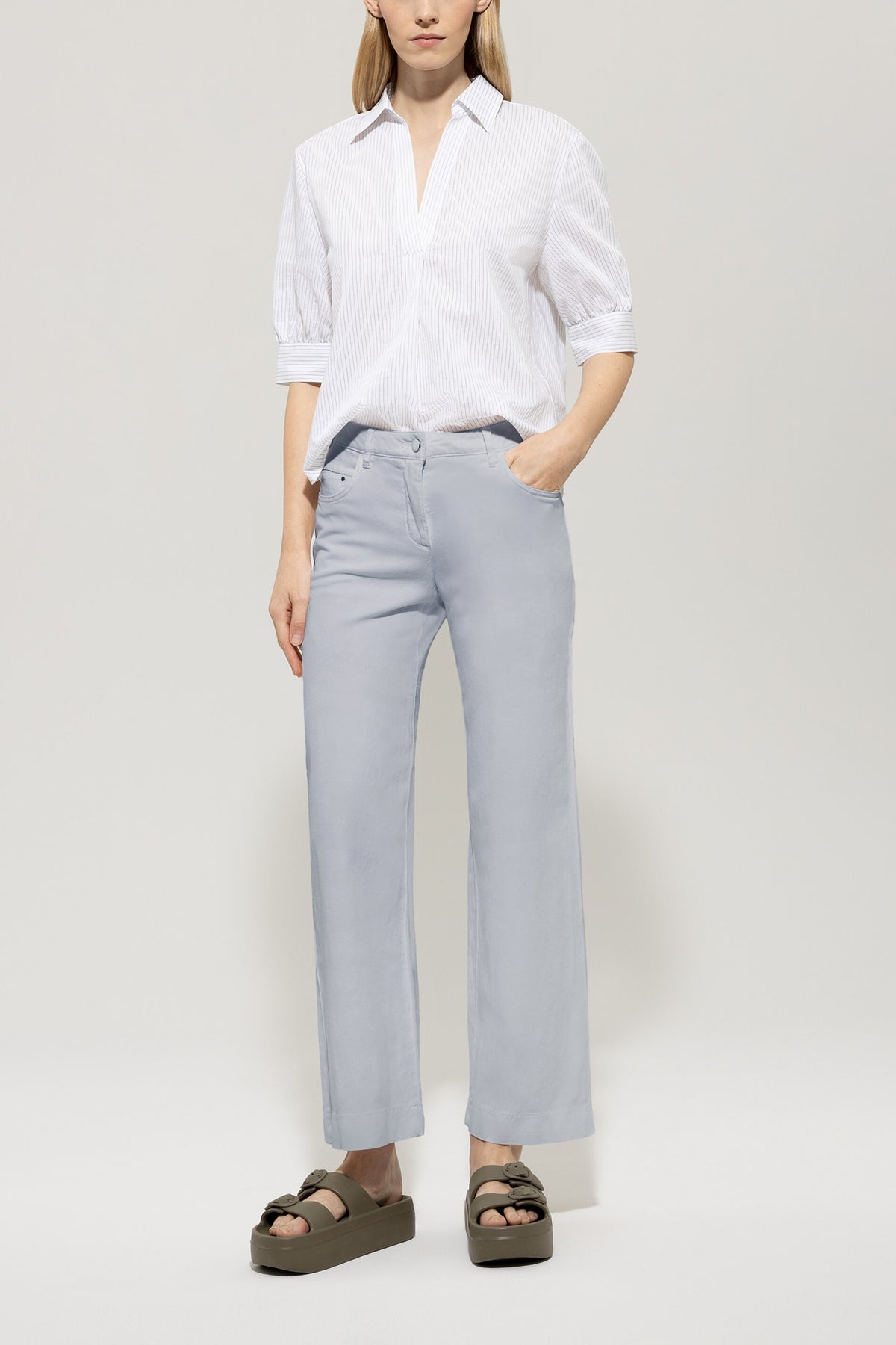 Wideleg-Denim - silver grey - kurze Version | Model Front