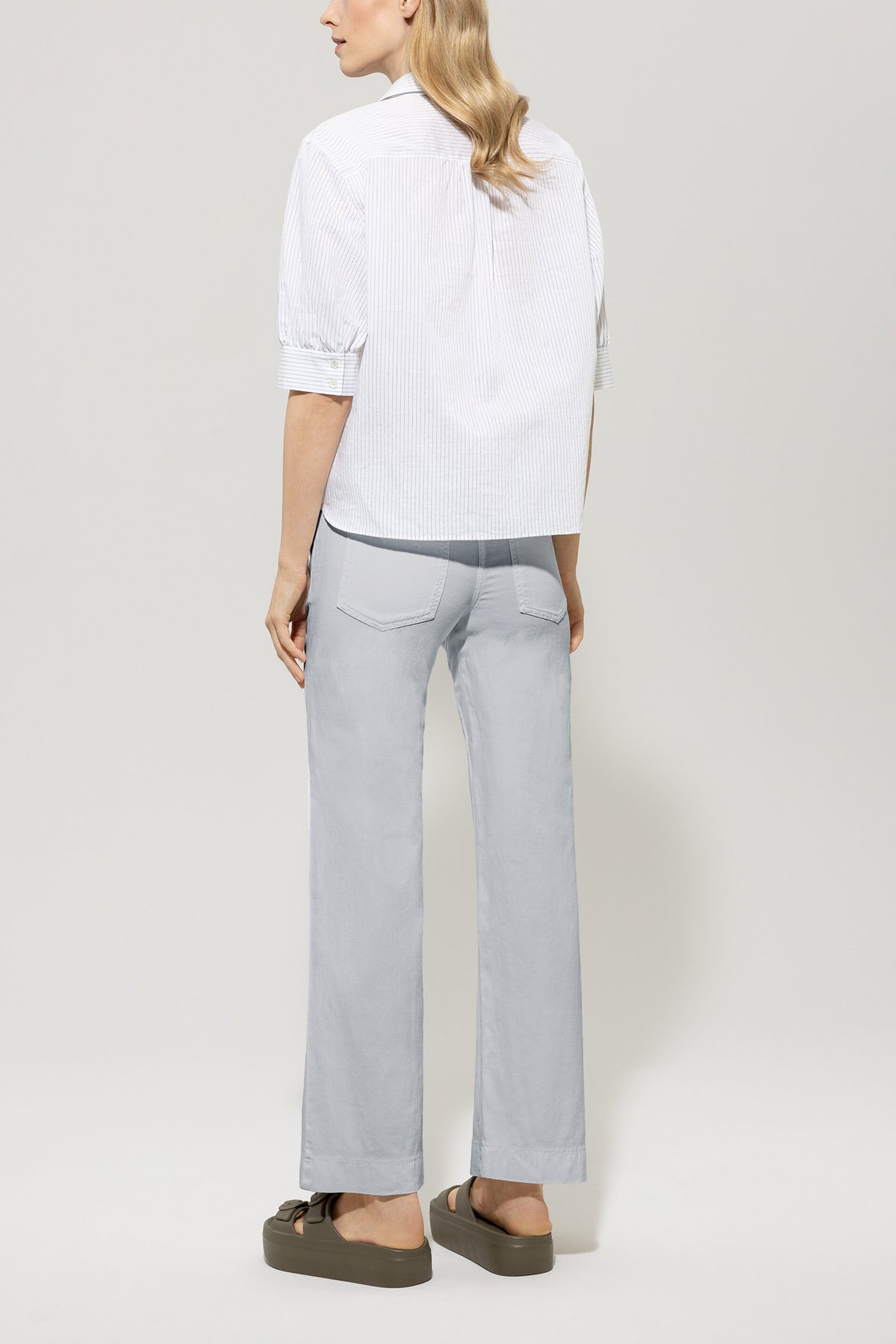 Wideleg-Denim - silver grey - kurze Version | Model Rück