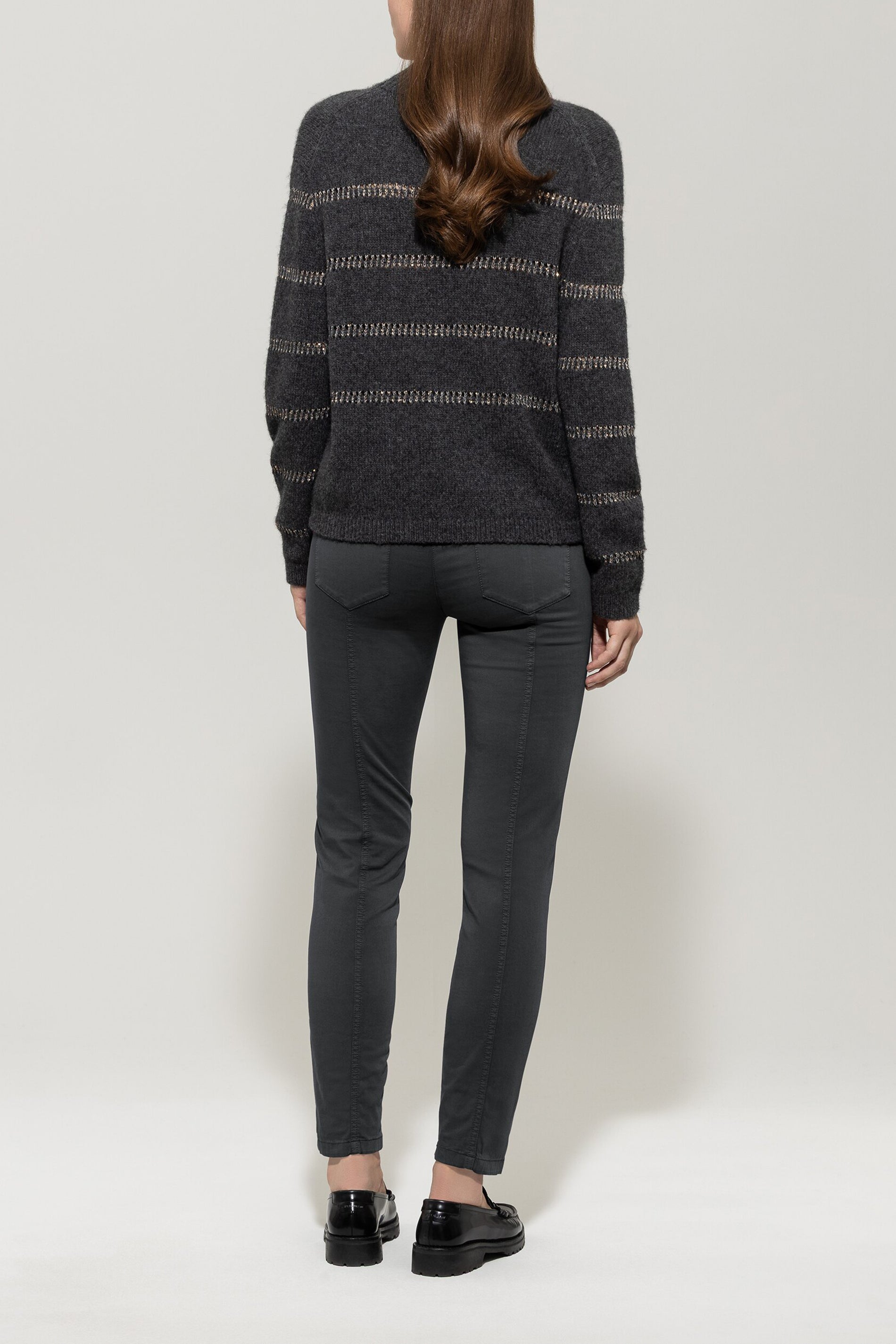 High-Stretch-Colour-Denim - urban grey - Standard | Model Rück