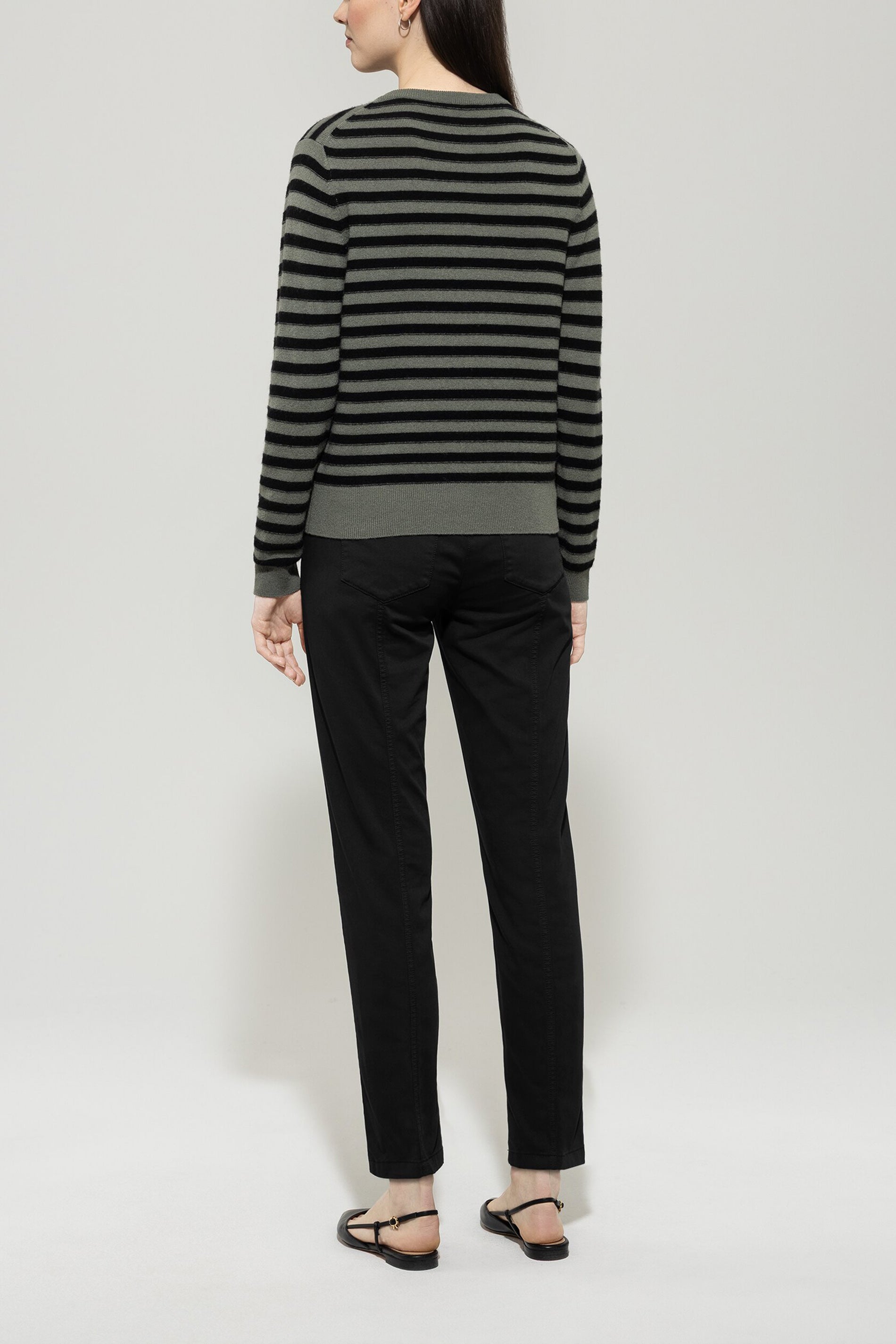 High-Stretch-Colour-Denim - deep black - Standard | Model Rück