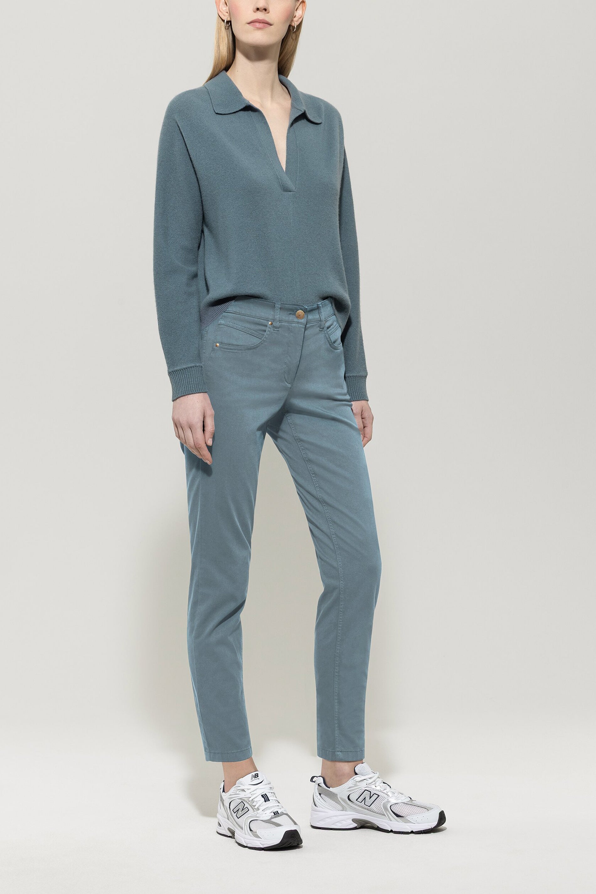 High-Stretch-Colour-Denim - greyish blue - Standard | Model Front