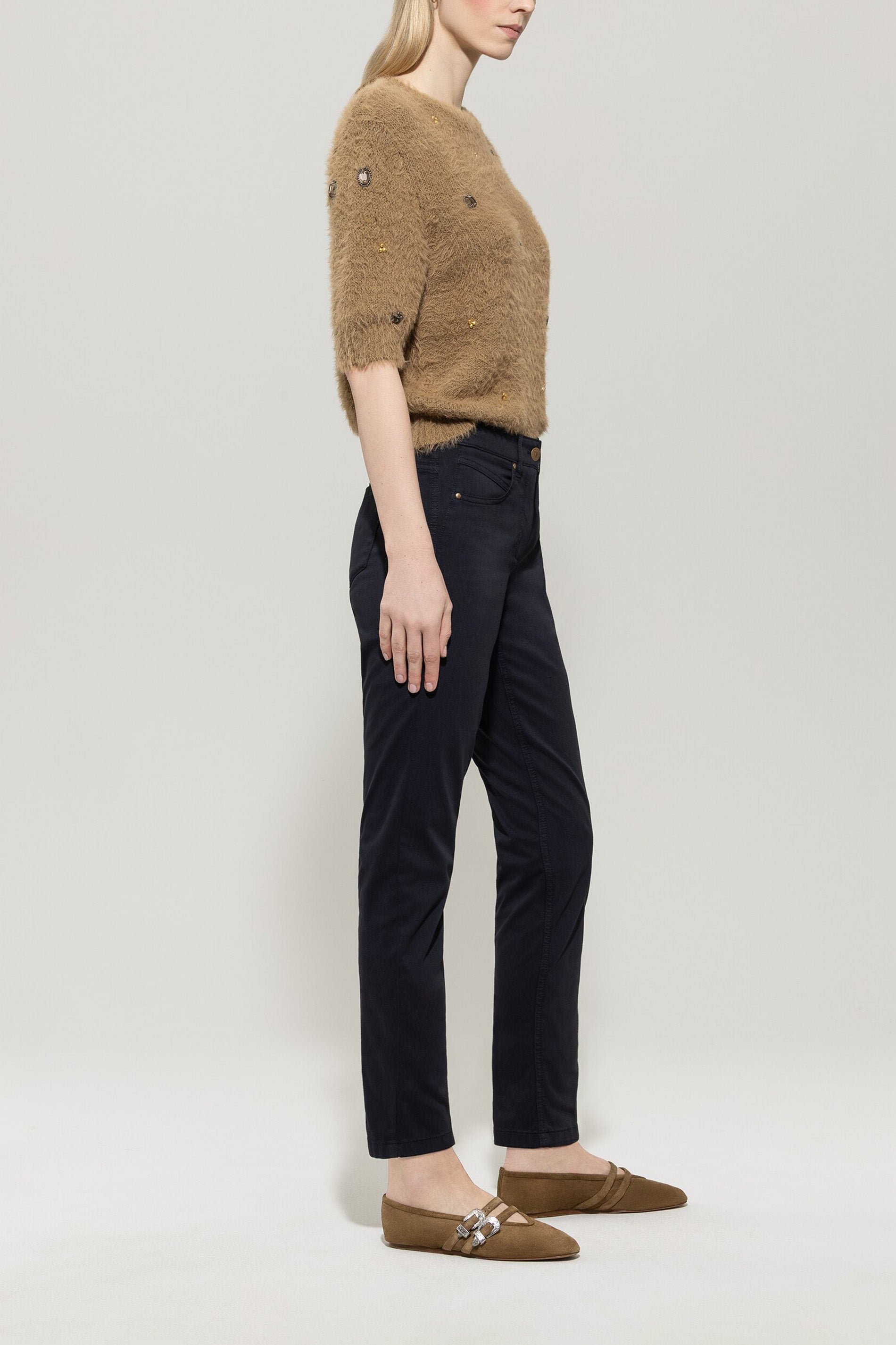 High-Stretch-Colour-Denim - dark blue - Standard | Model Seite