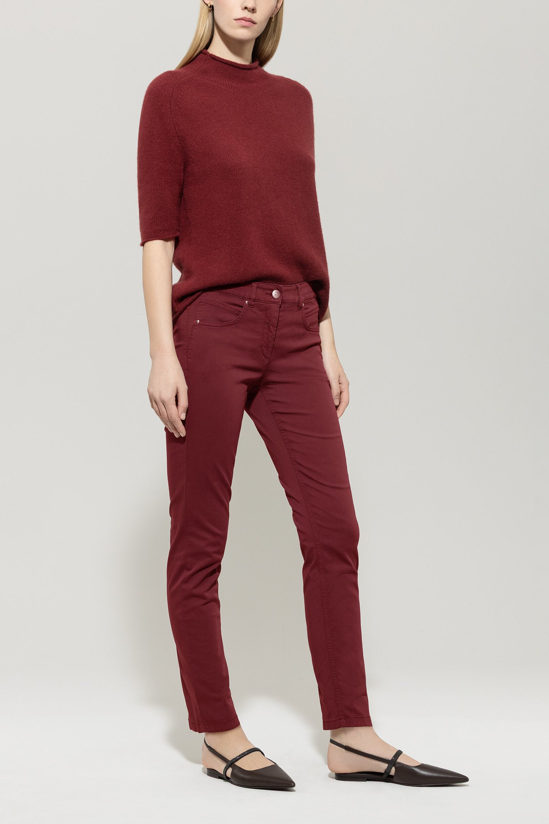 High-Stretch-Colour-Denim - berry red - Standard | Model Front
