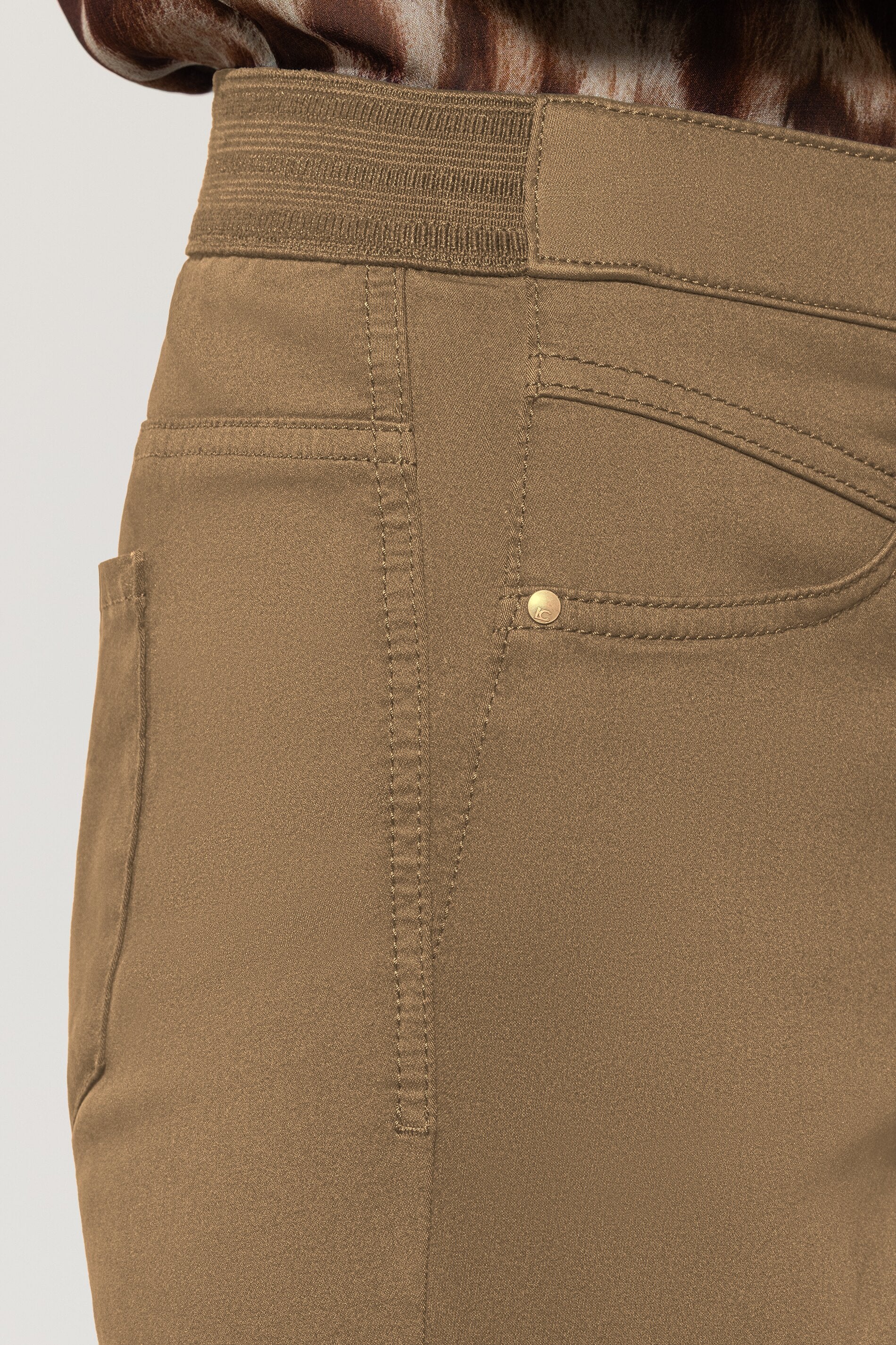 High-Stretch-Colour-Denim - hanf - Standard | Model Detail