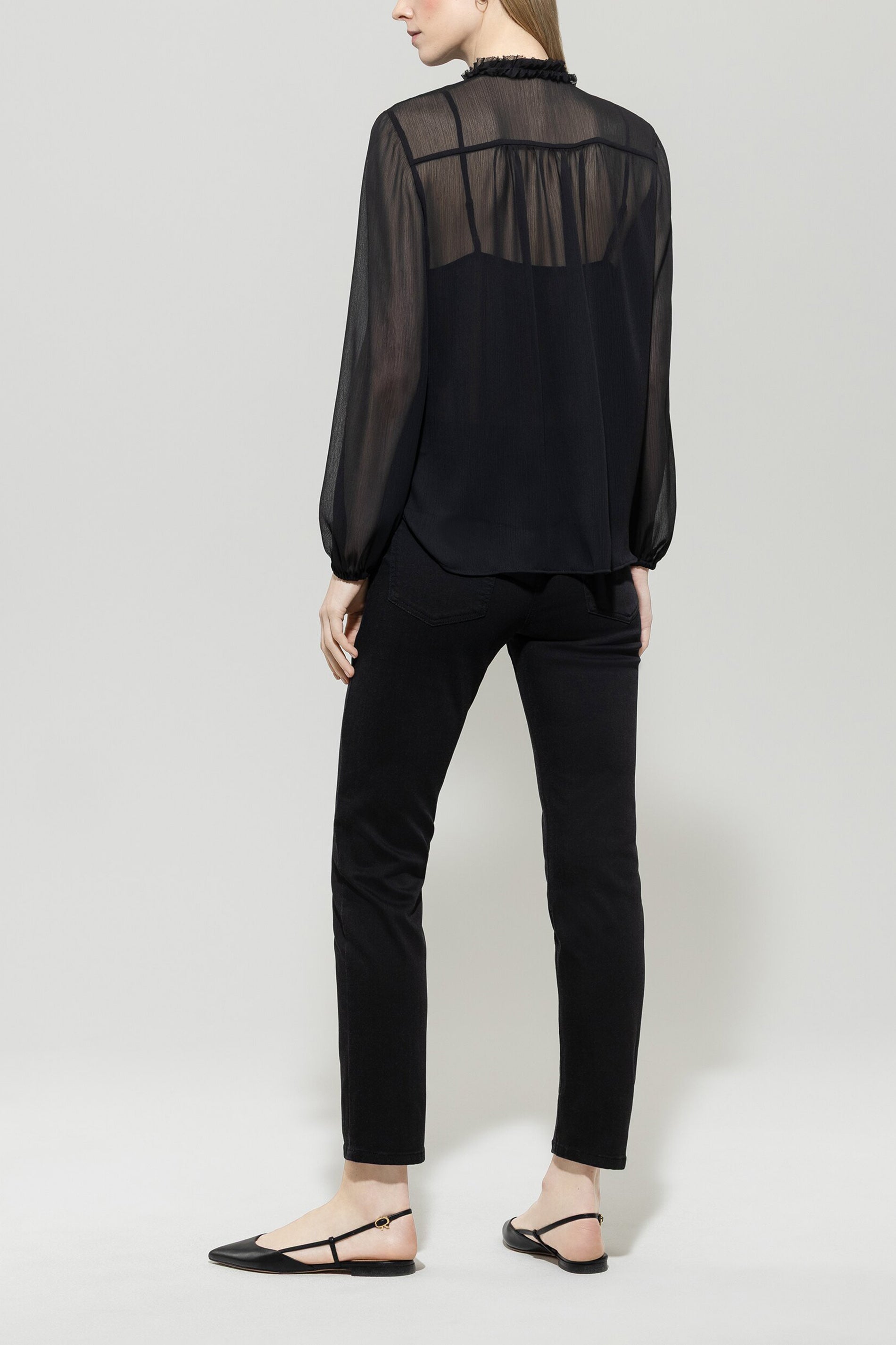 Tapered-Twill-Denim - deep black - Standard | Model Rück