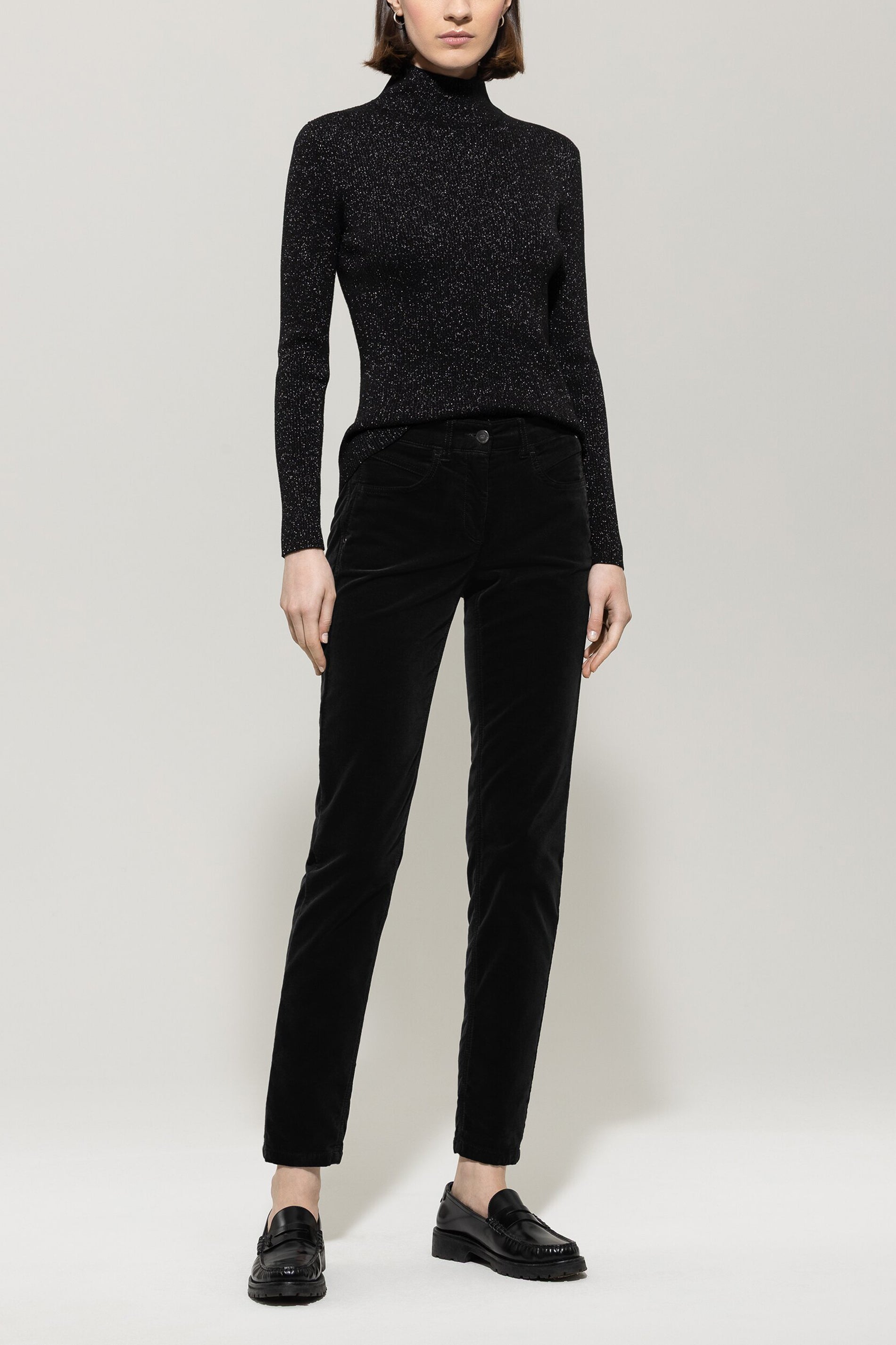 Skinny-Velvet-Pants - deep black - Standard | Model Front