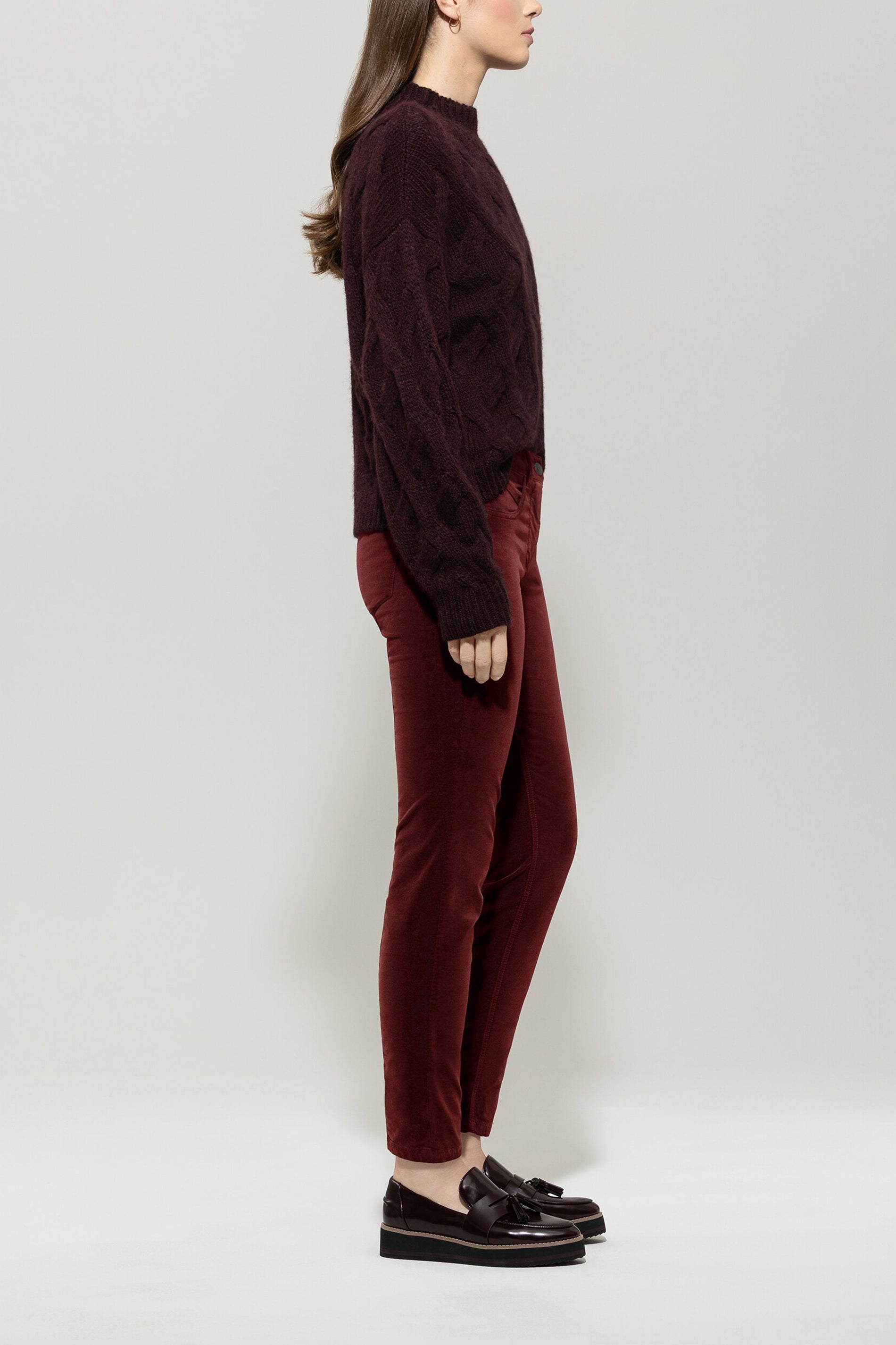 Skinny-Velvet-Pants - berry red - Standard | Model Seite