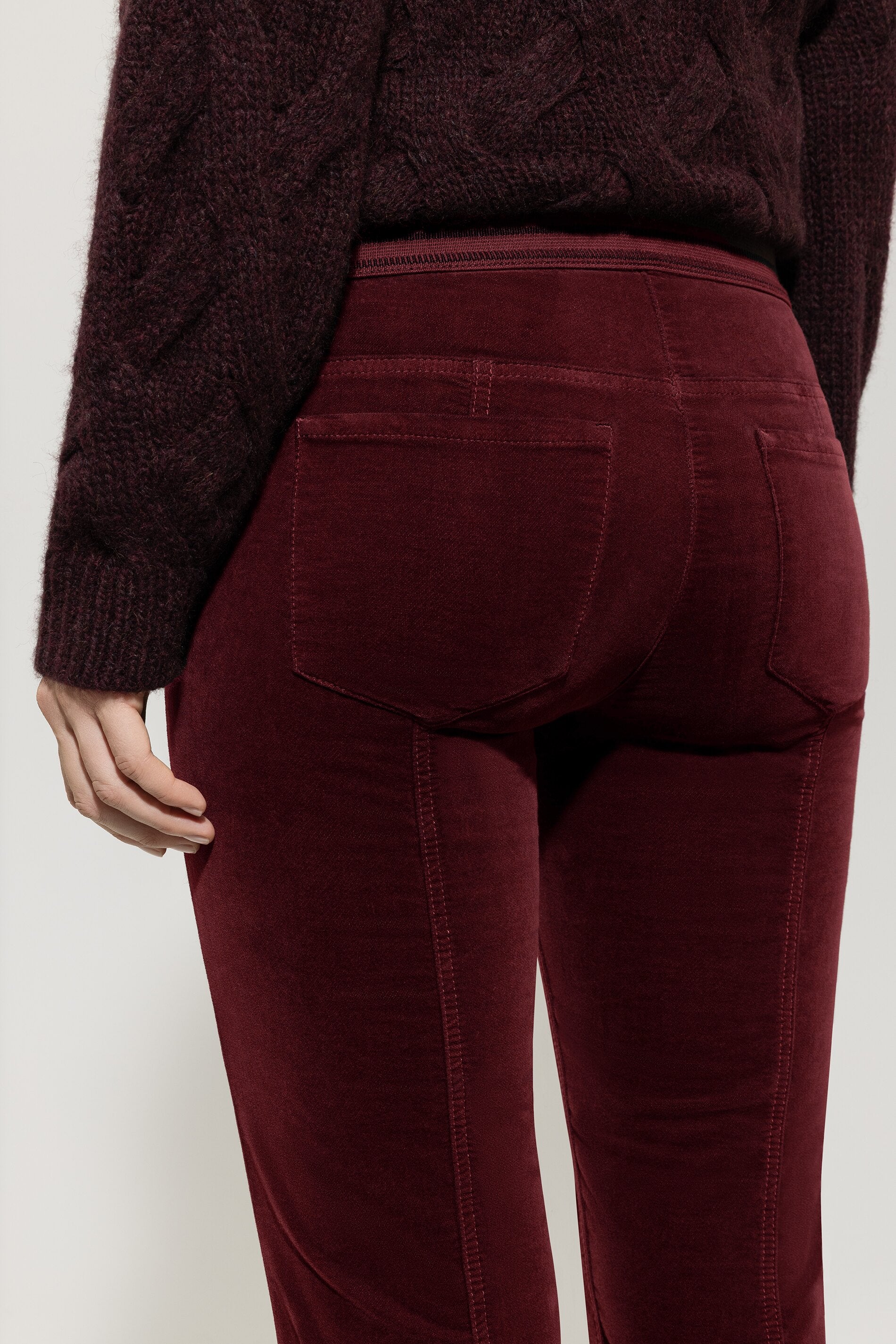Skinny-Velvet-Pants - berry red - Standard | Model Detail