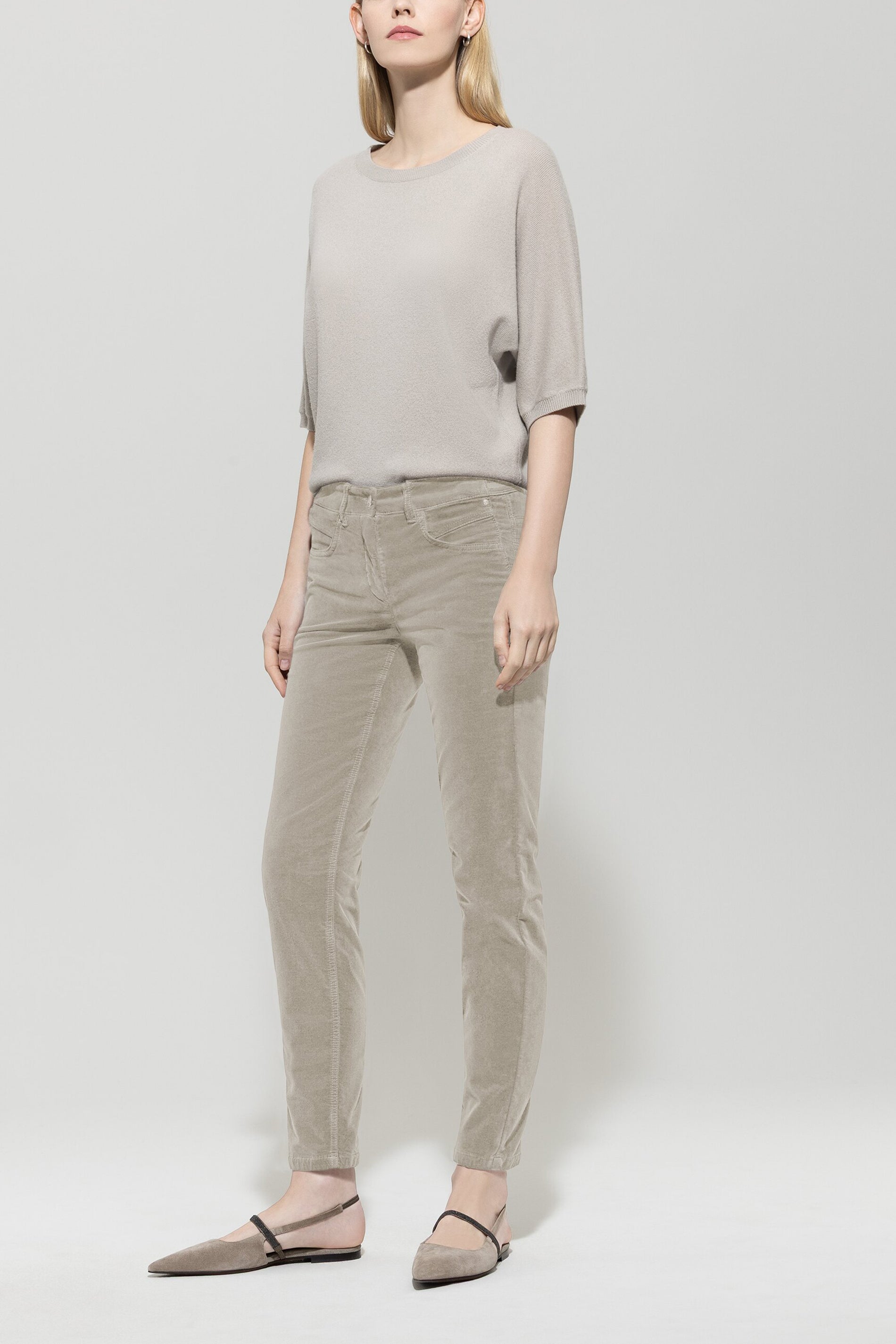 Skinny-Velvet-Pants - oyster - Standard | Model Front