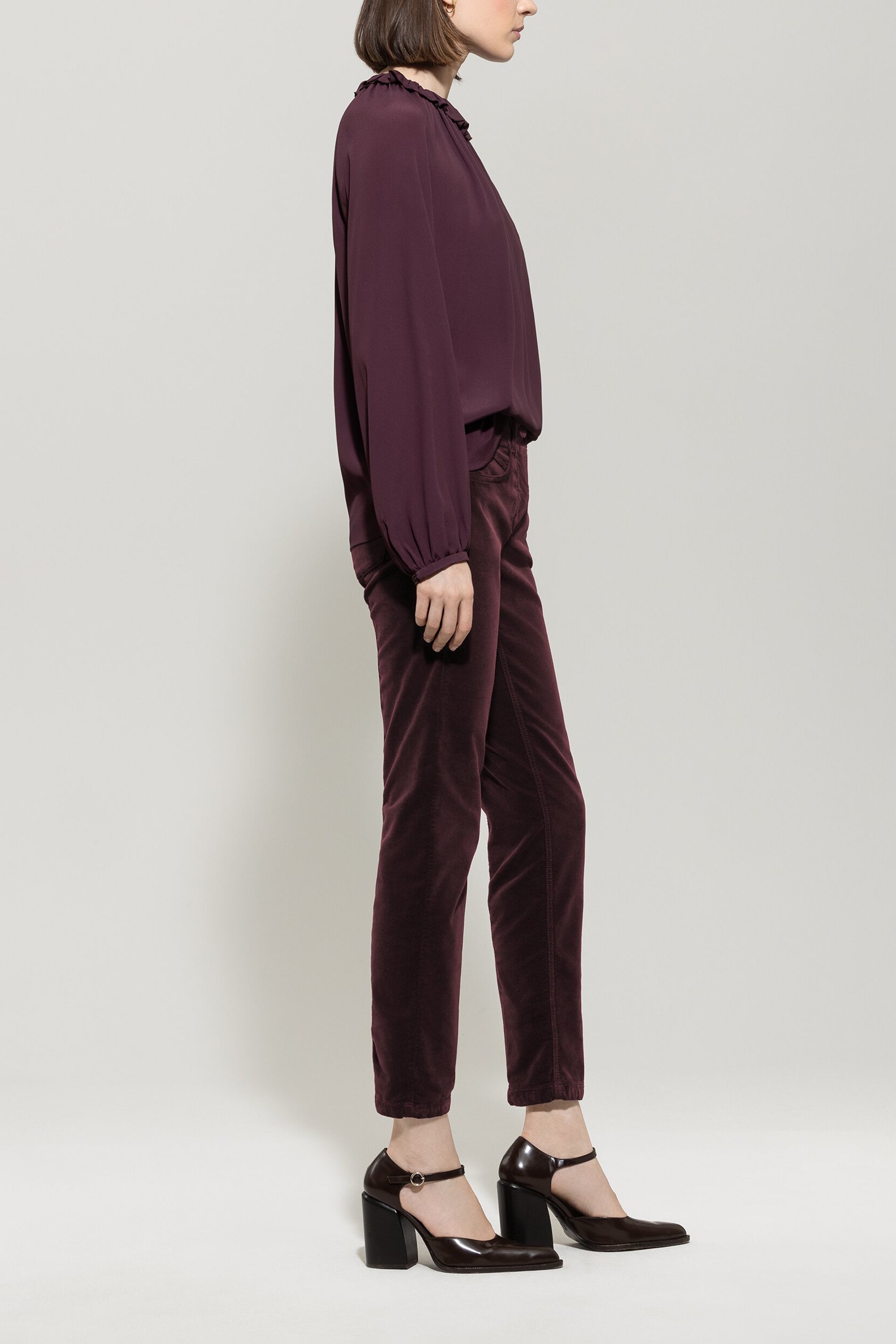 Skinny-Velvet-Pants - burgundy - Standard | Model Seite