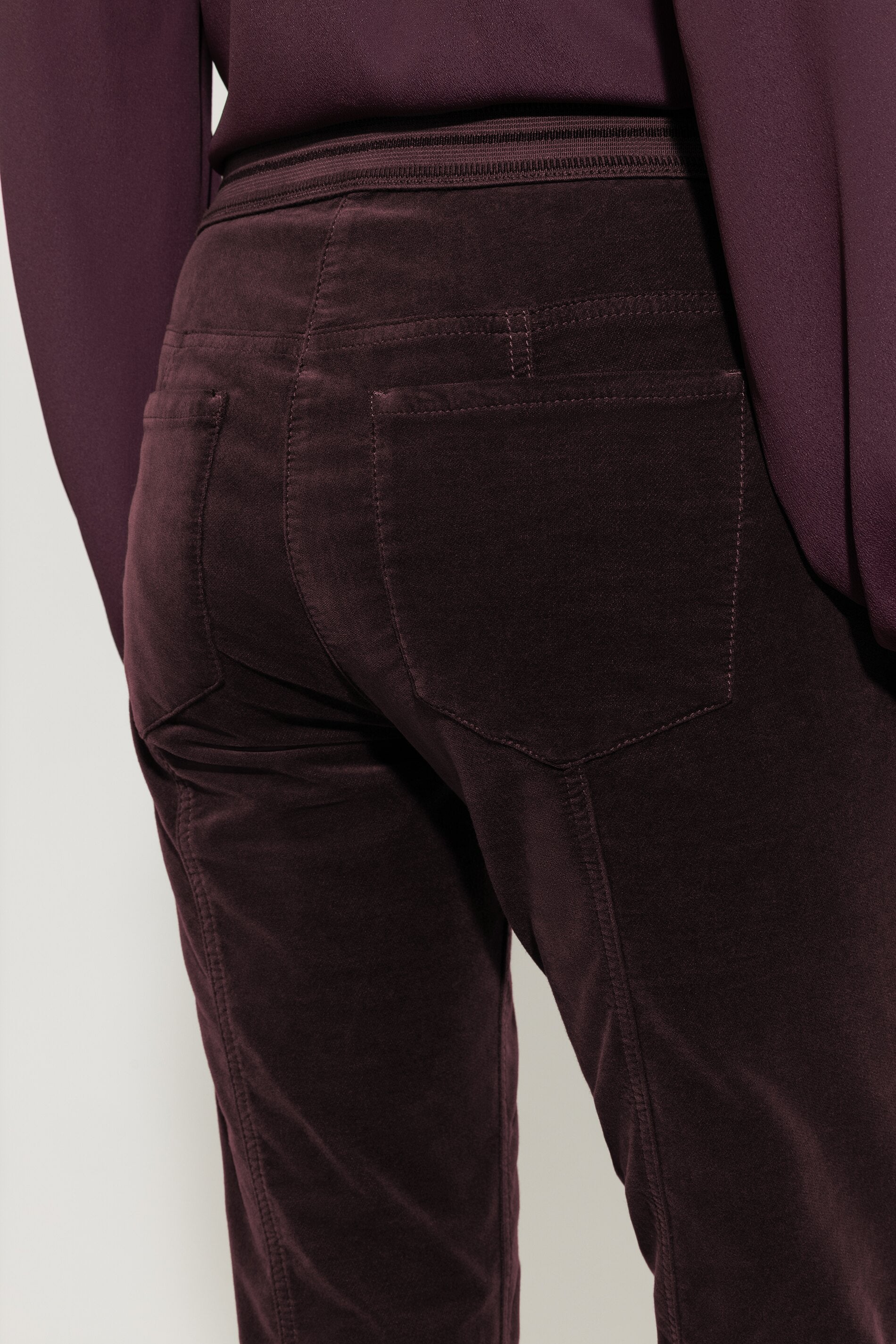 Skinny-Velvet-Pants - burgundy - Standard | Model Detail