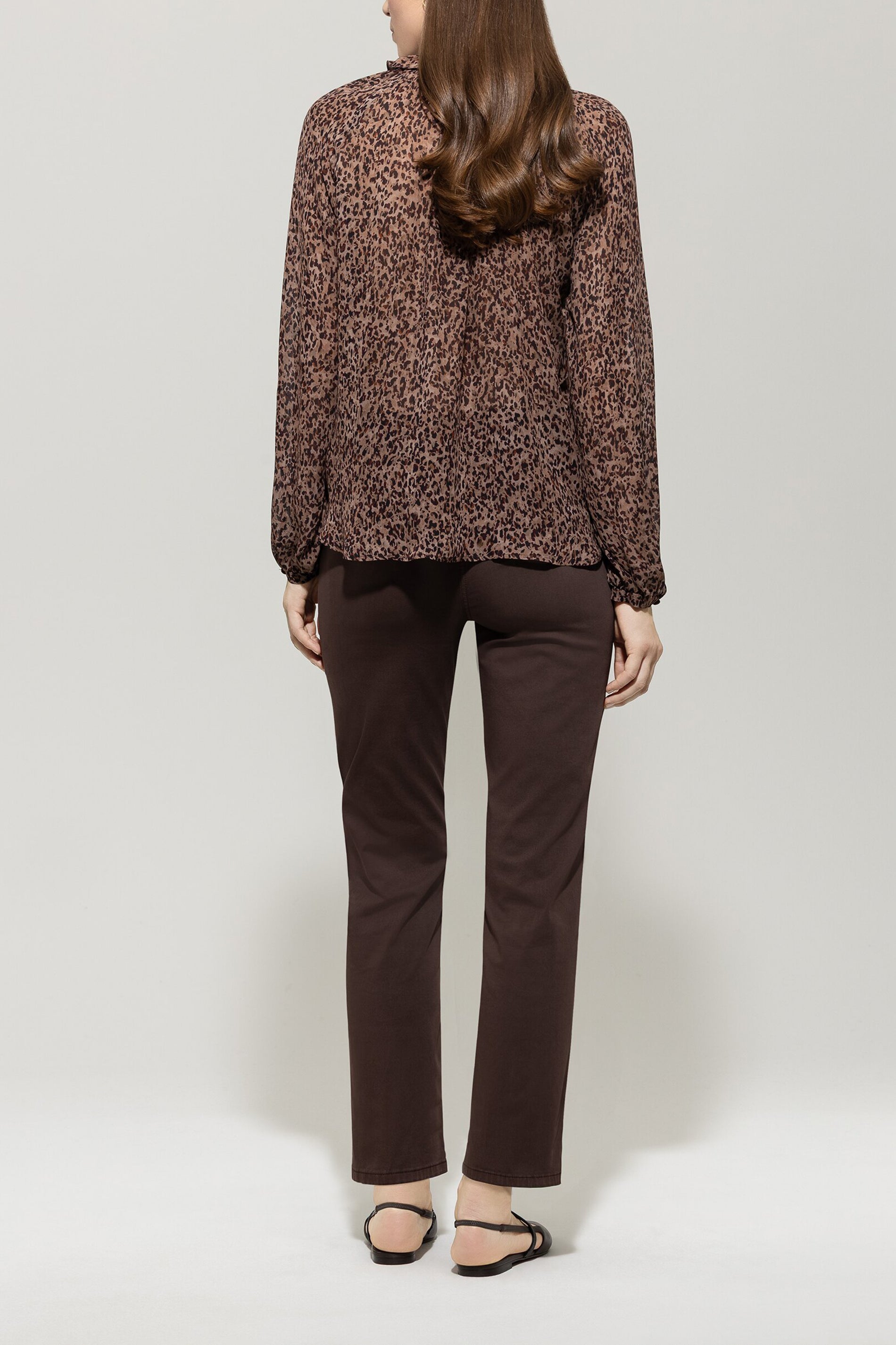 High-Stretch-Tapered-Denim - espresso - Standard | Model Rück