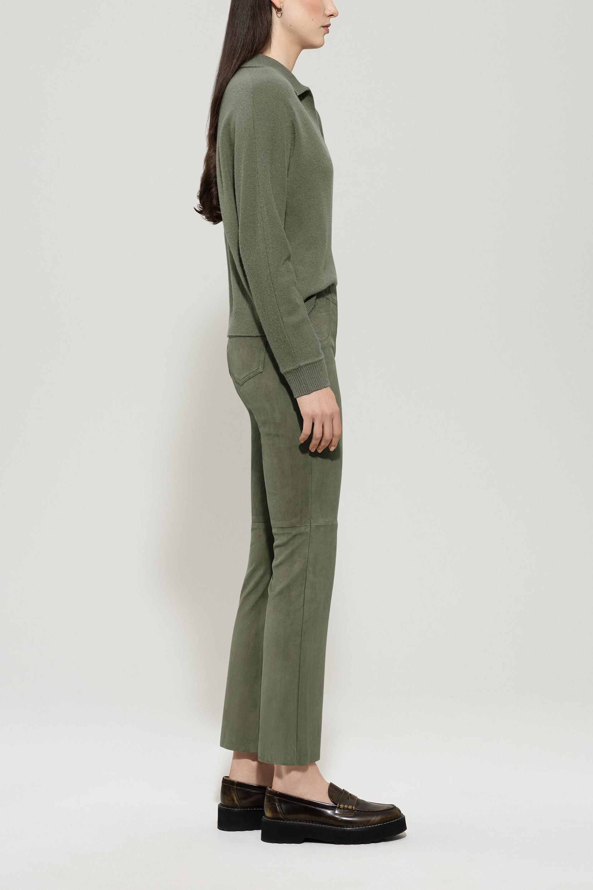 Veloursleder-Babyflare-Pants - cool khaki - Standard | Model Seite