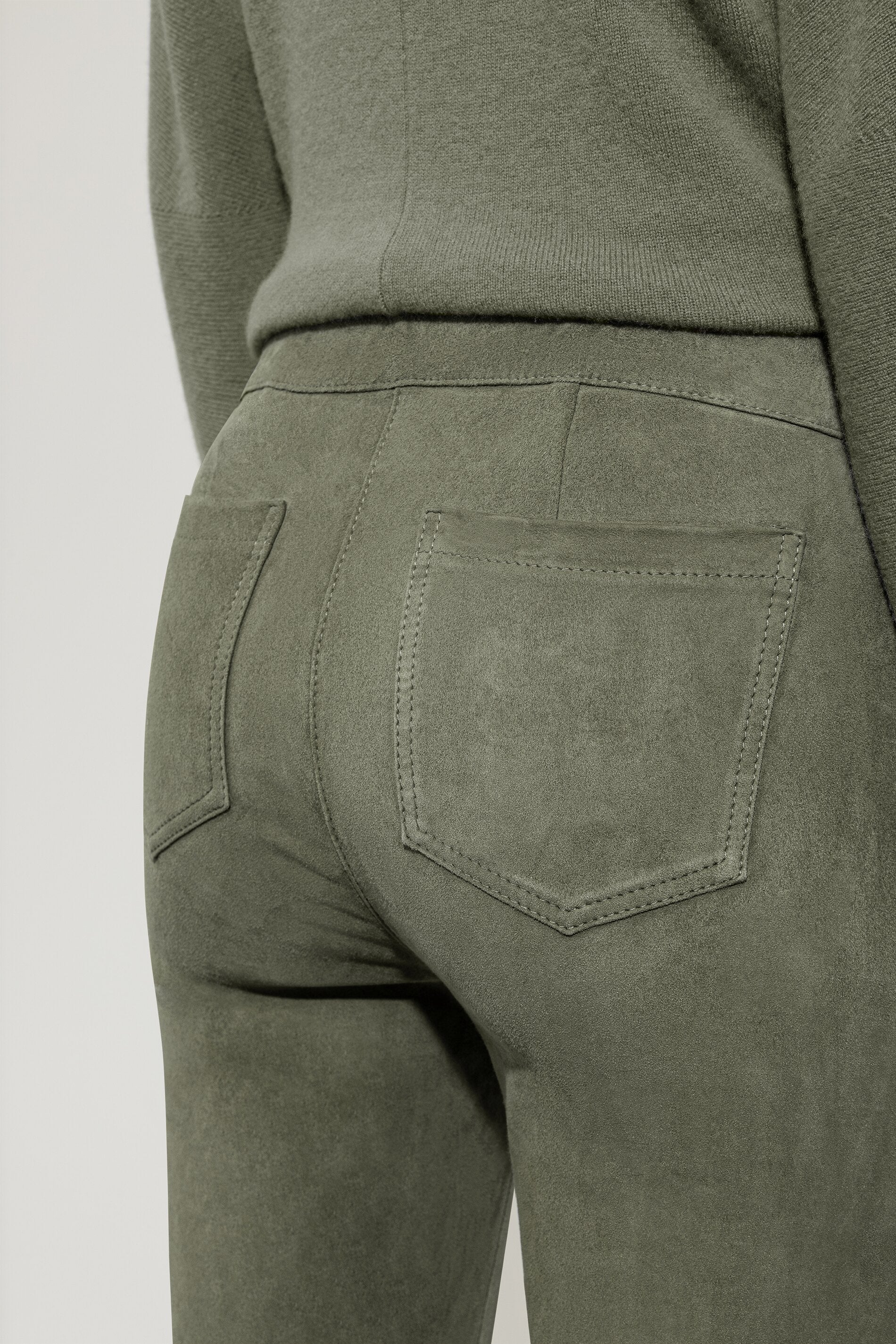 Veloursleder-Babyflare-Pants - cool khaki - Standard | Model Detail