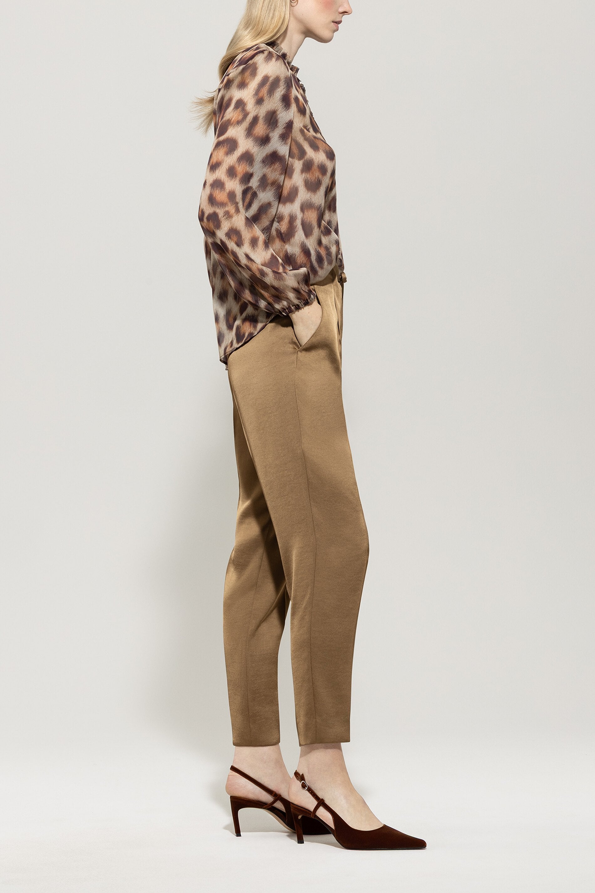 Satin-Joggpants - hanf - Standard | Model Seite