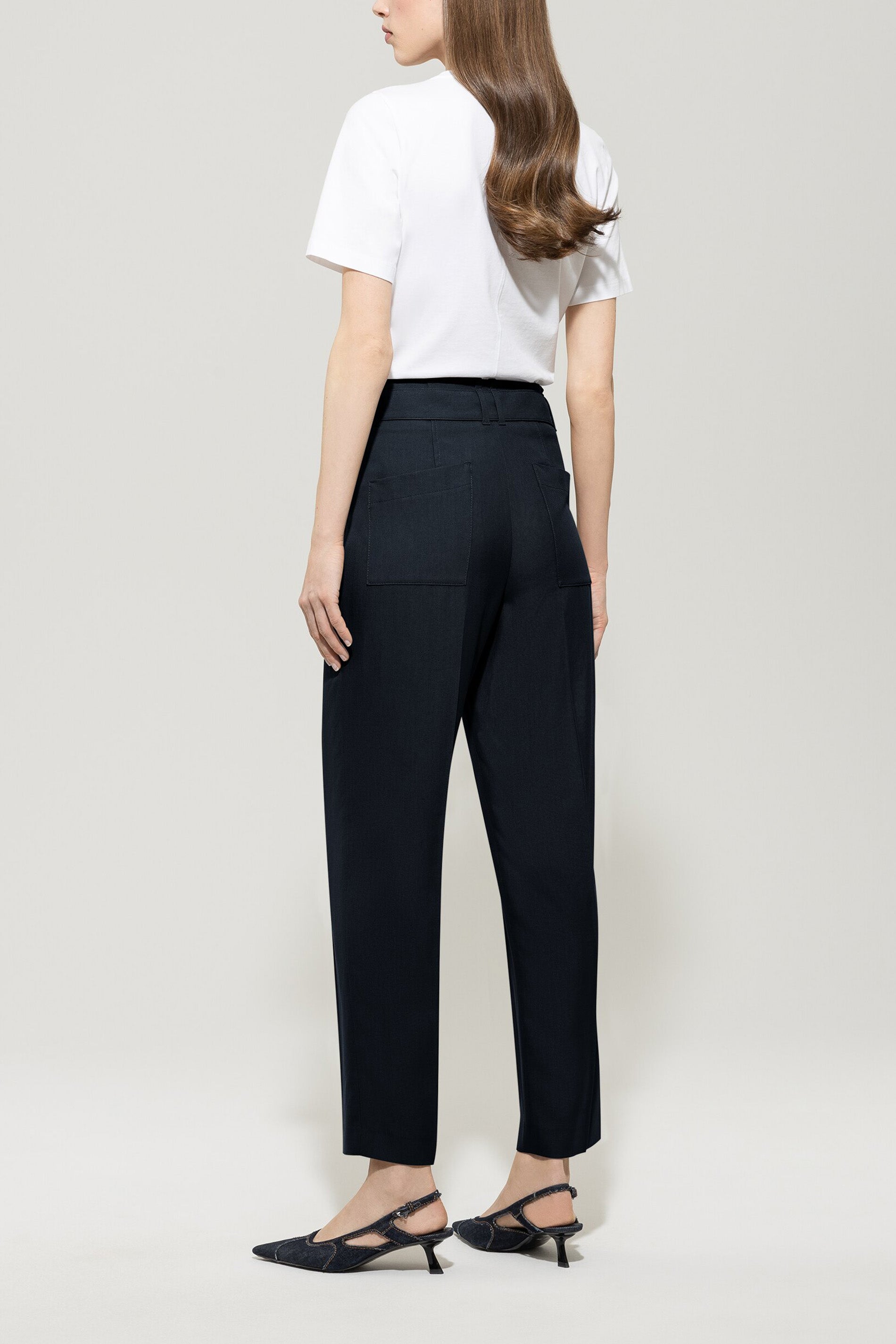 Gabardine-Tapered-Pants - dark blue - Standard | Model Rück