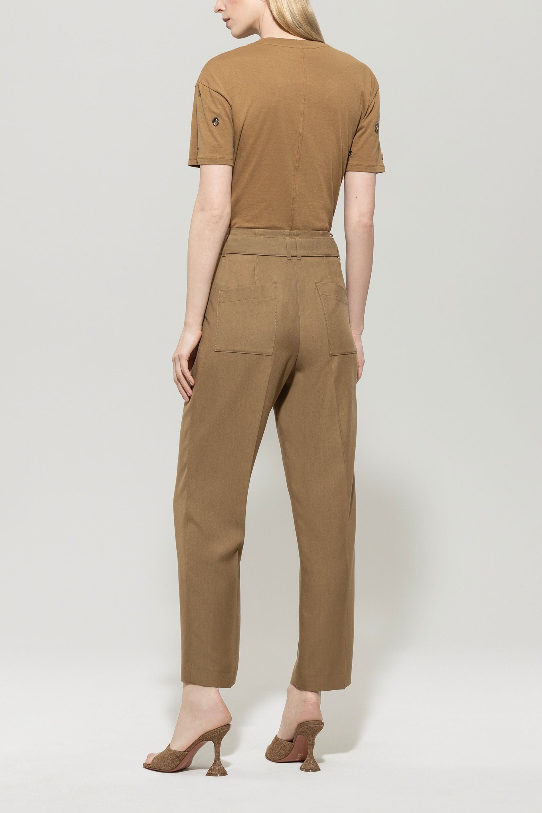 Gabardine-Tapered-Pants - hanf - Standard | Model Rück
