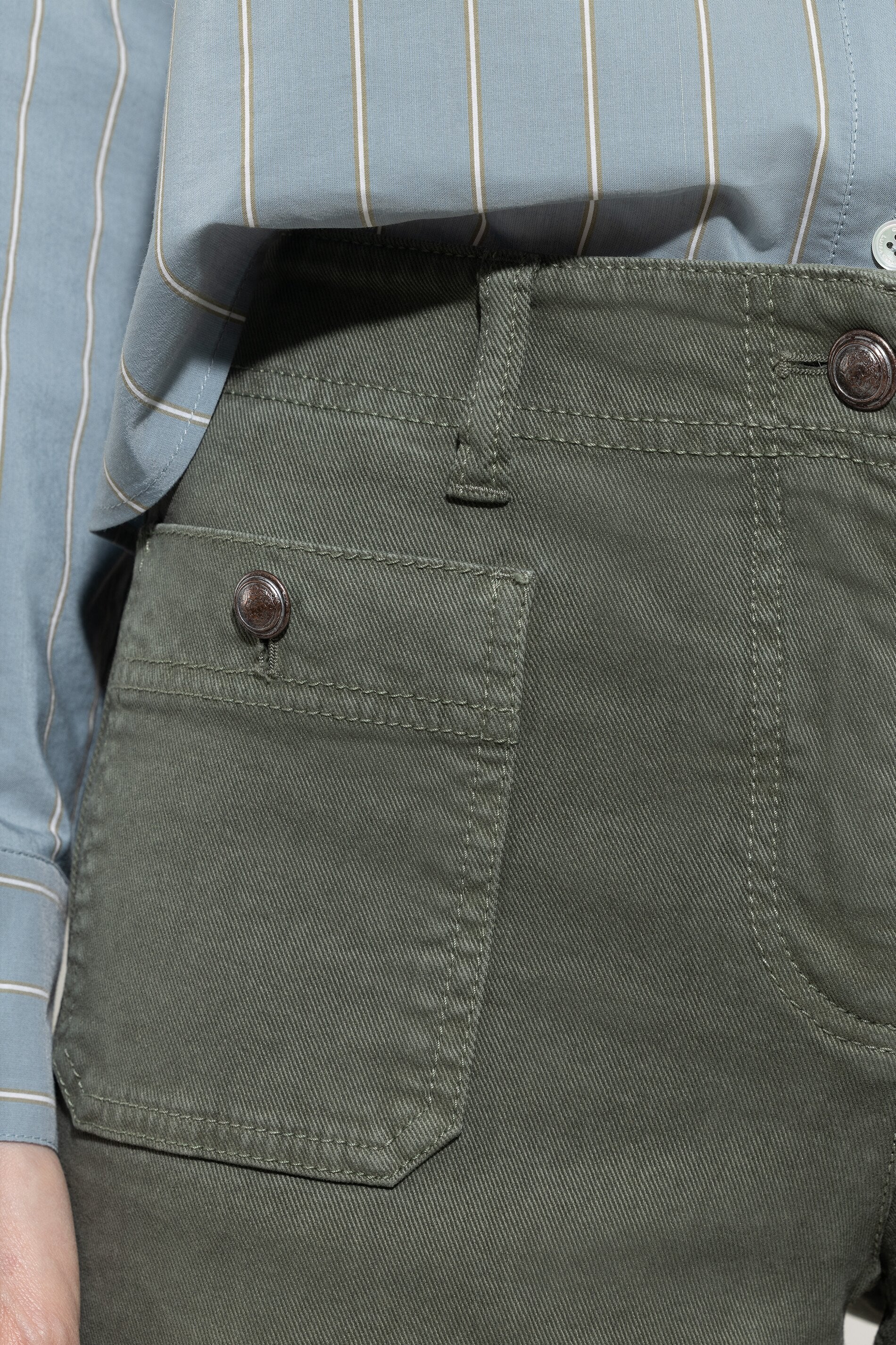 Authentic-Wideleg-Denim - cool khaki - Standard | Model Detail