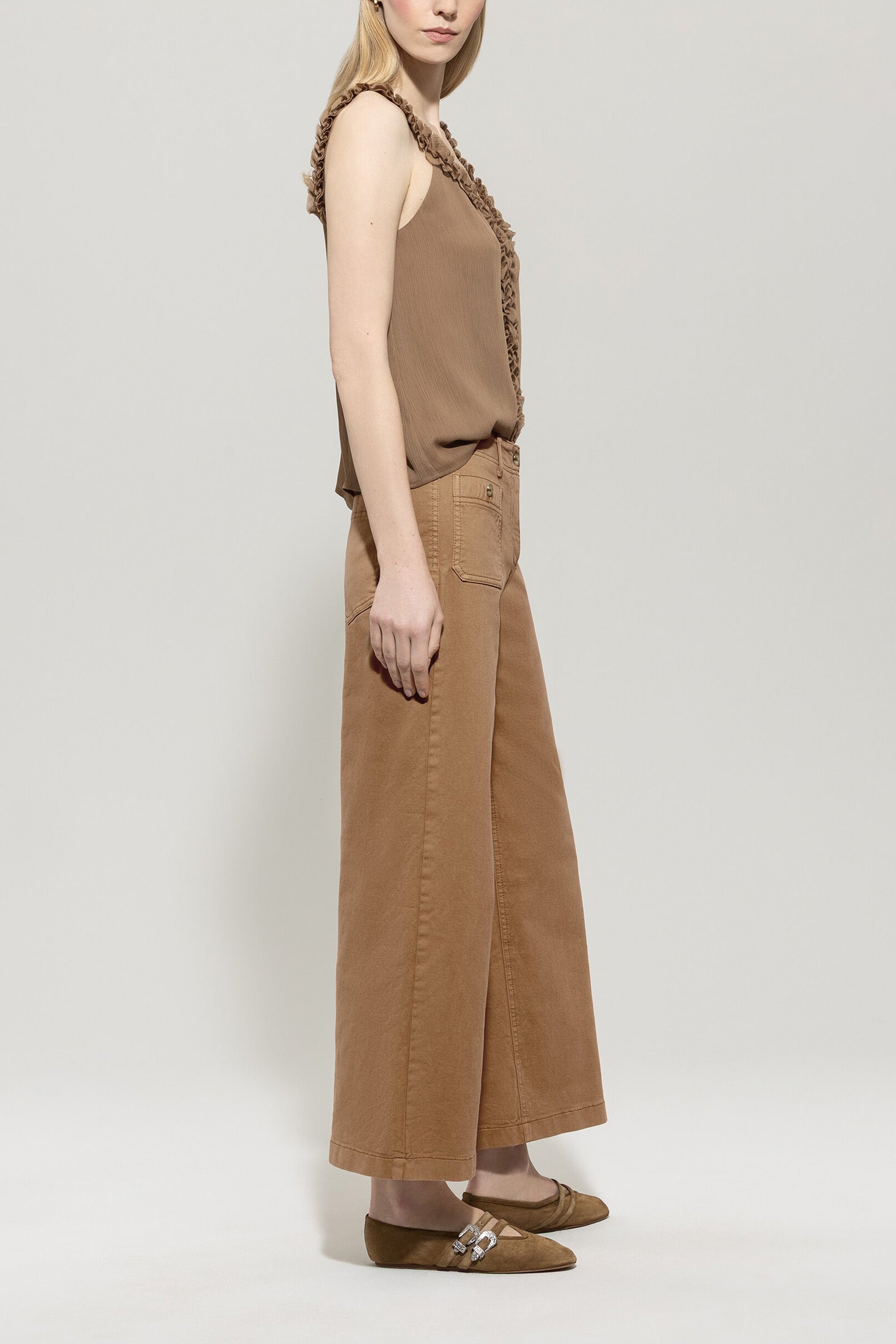 Authentic-Wideleg-Denim - hanf - Standard | Model Seite