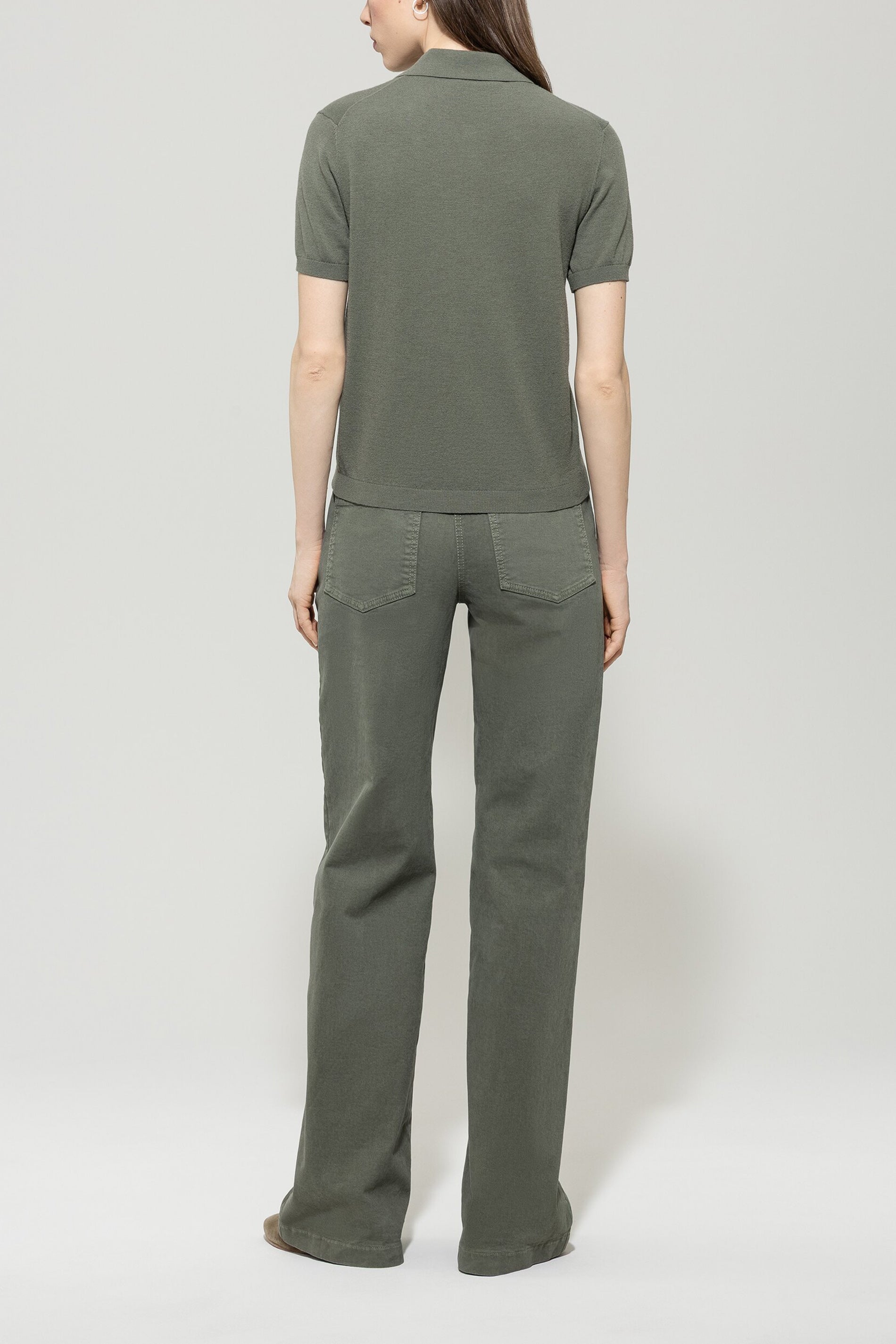 Authentic-Wideleg-Denim - cool khaki - lange Version | Model Rück