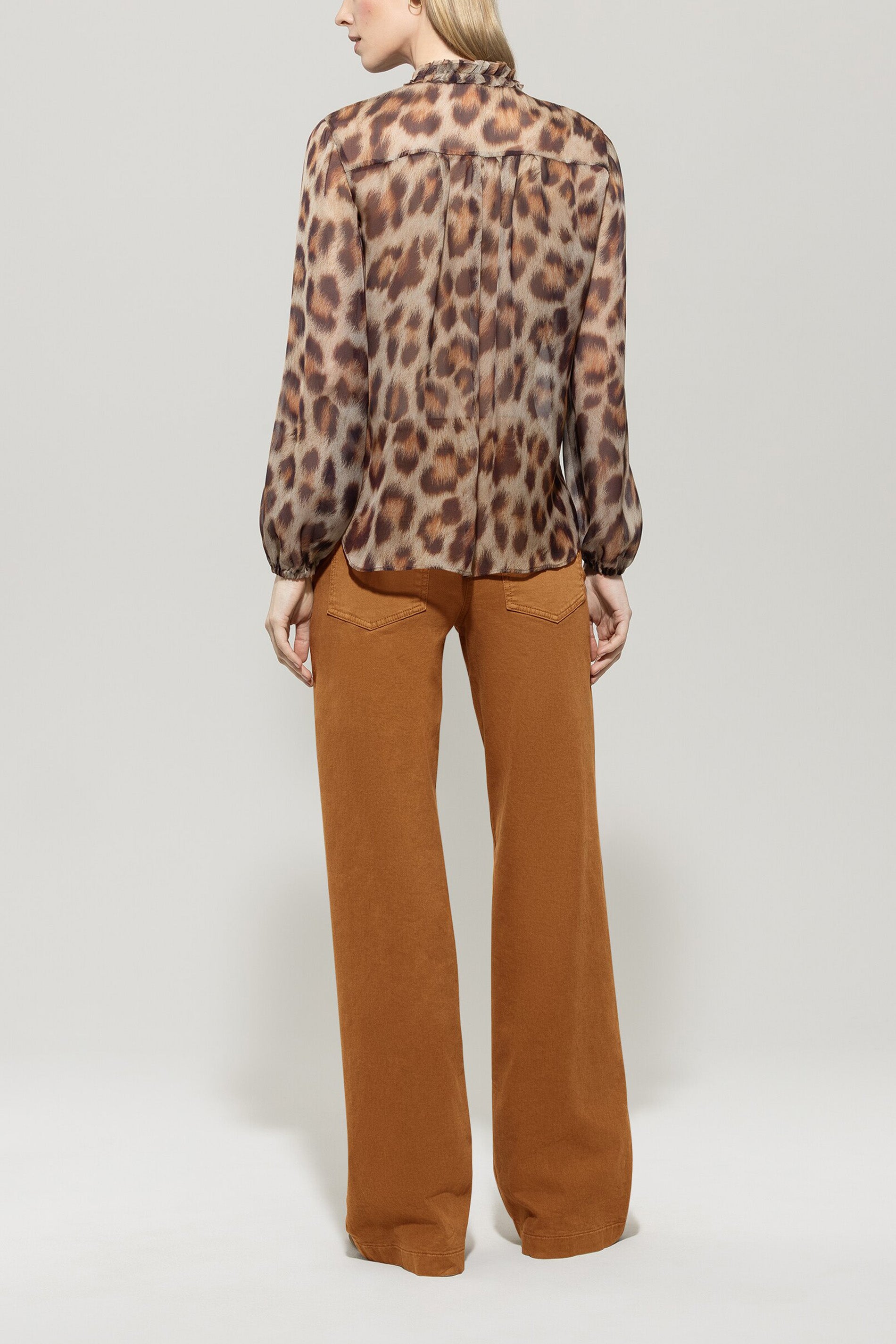 Authentic-Wideleg-Denim - cinnamon - lange Version | Model Rück