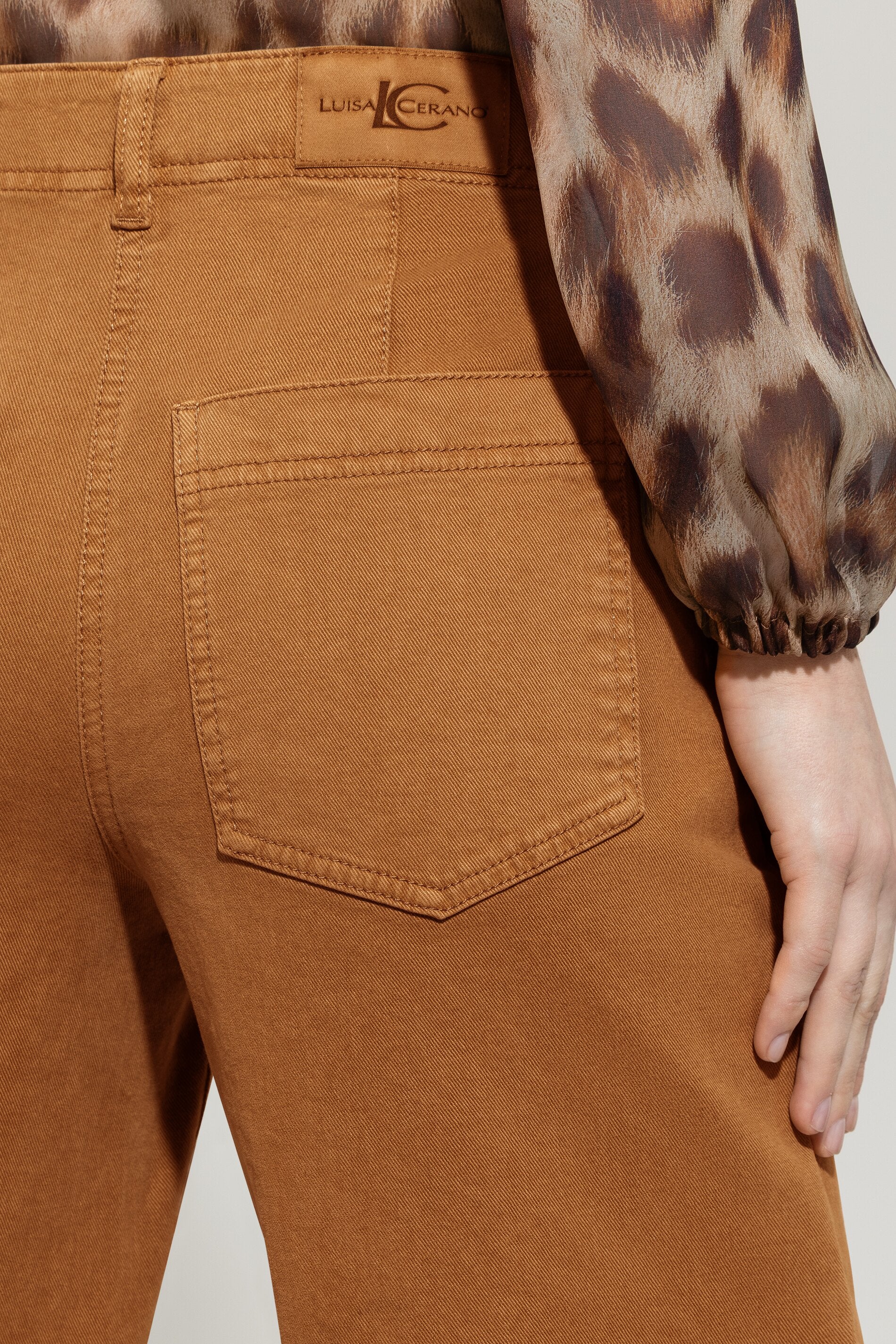 Authentic-Wideleg-Denim - cinnamon - lange Version | Model Detail