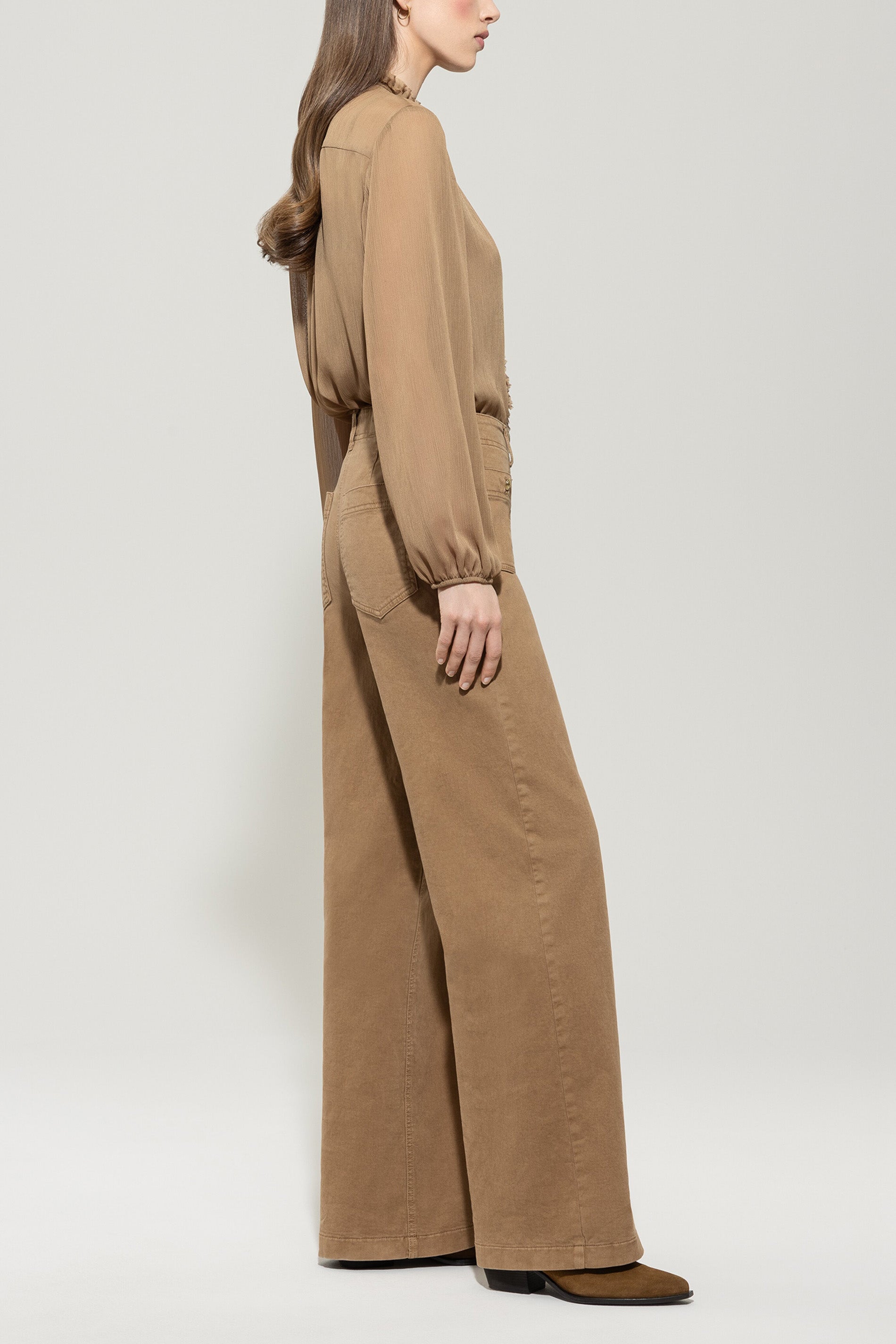 Authentic-Wideleg-Denim - hanf - lange Version | Model Seite