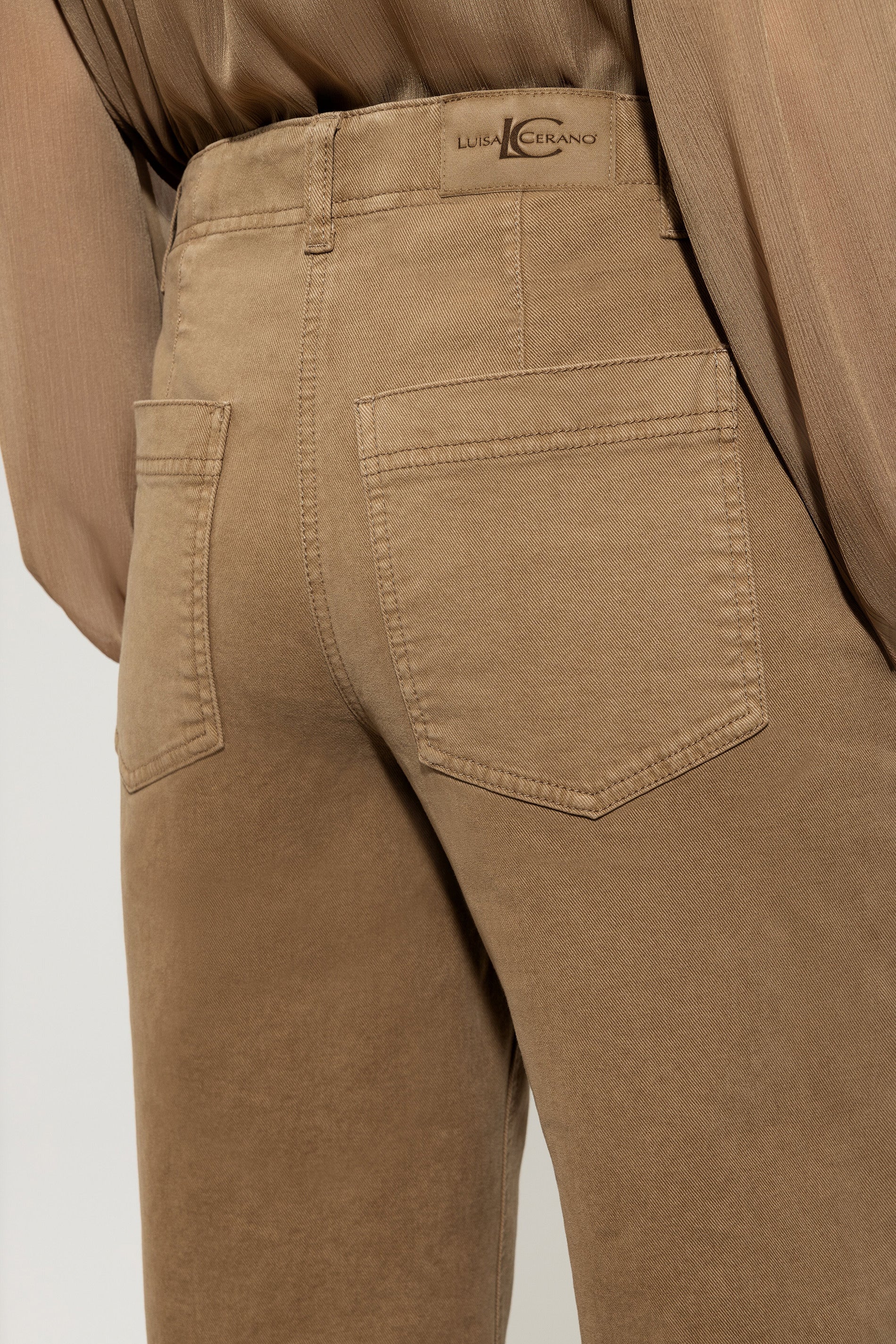 Authentic-Wideleg-Denim - hanf - lange Version | Model Detail