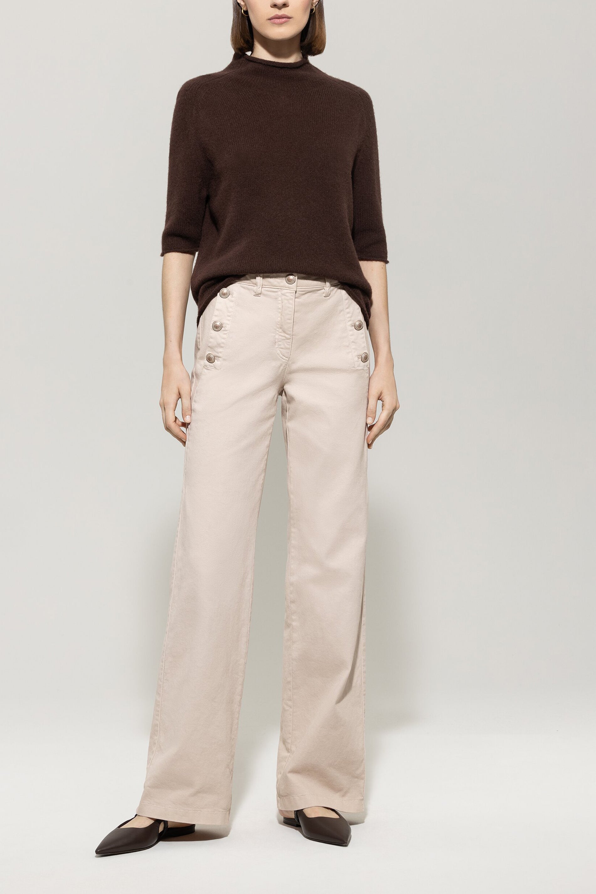 Flared-Twill-Denim - silky cream - Standard | Model Front