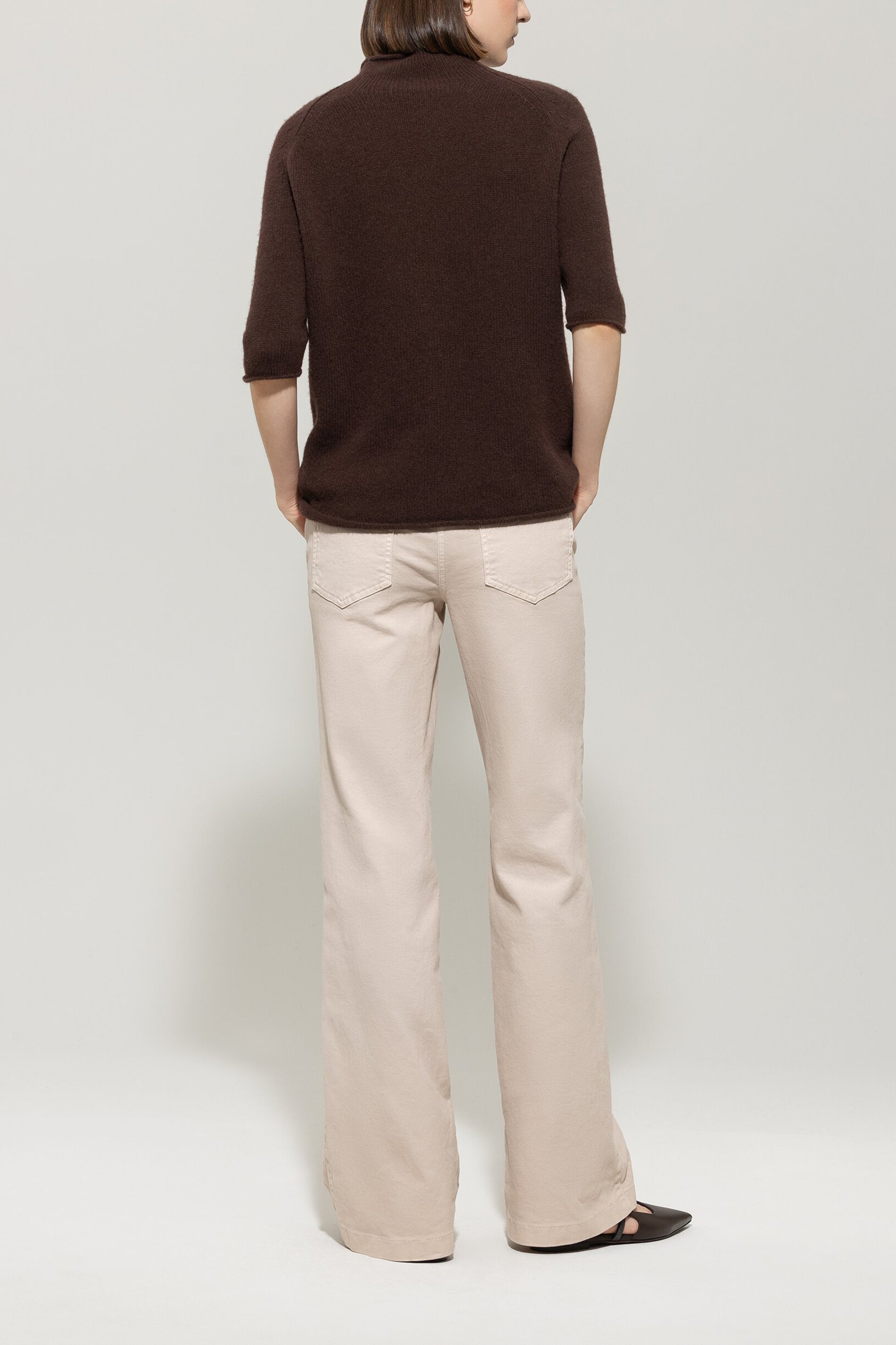 Flared-Twill-Denim - silky cream - Standard | Model Rück