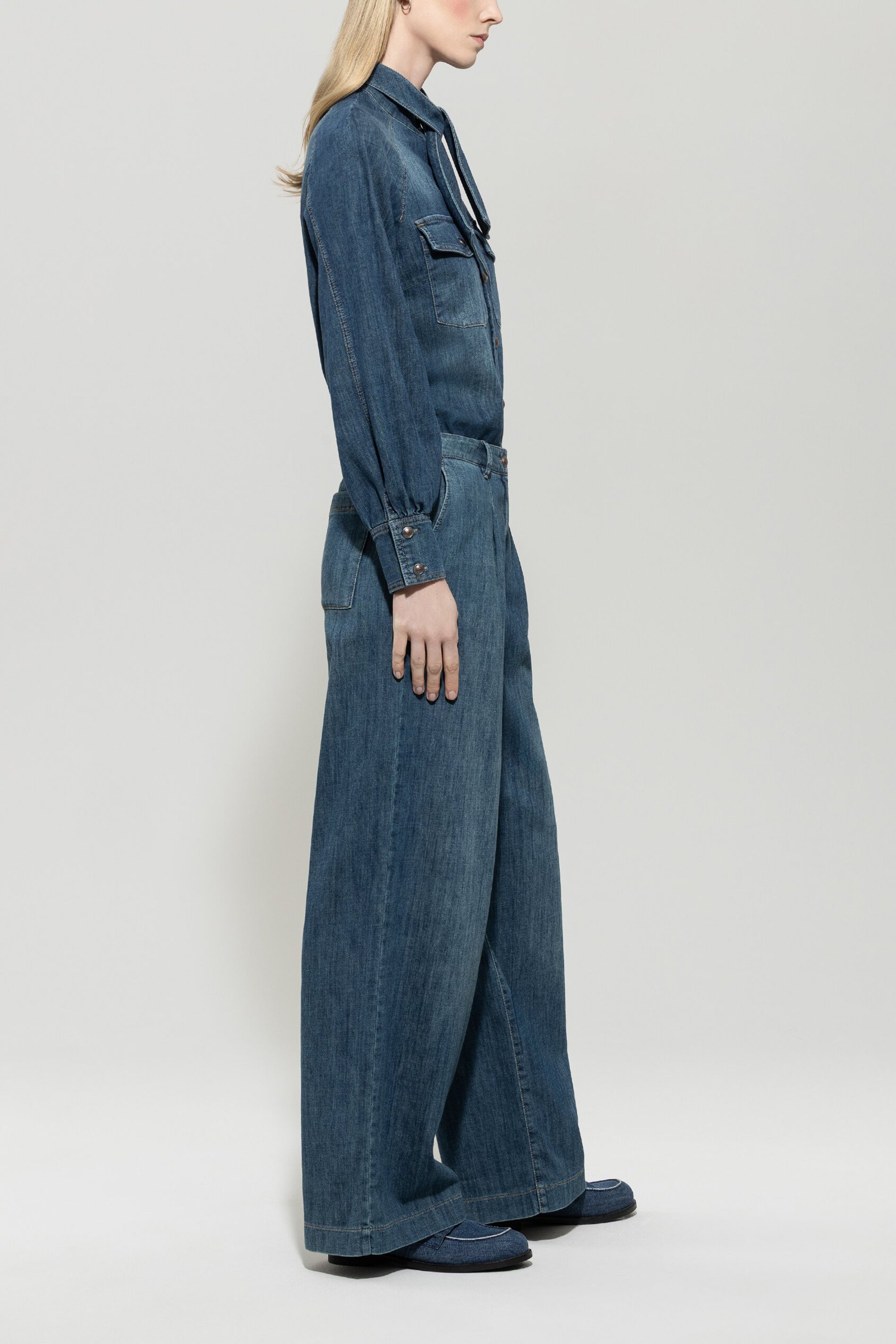 Authentic-Light-Denim - denim blue - Standard | Model Seite