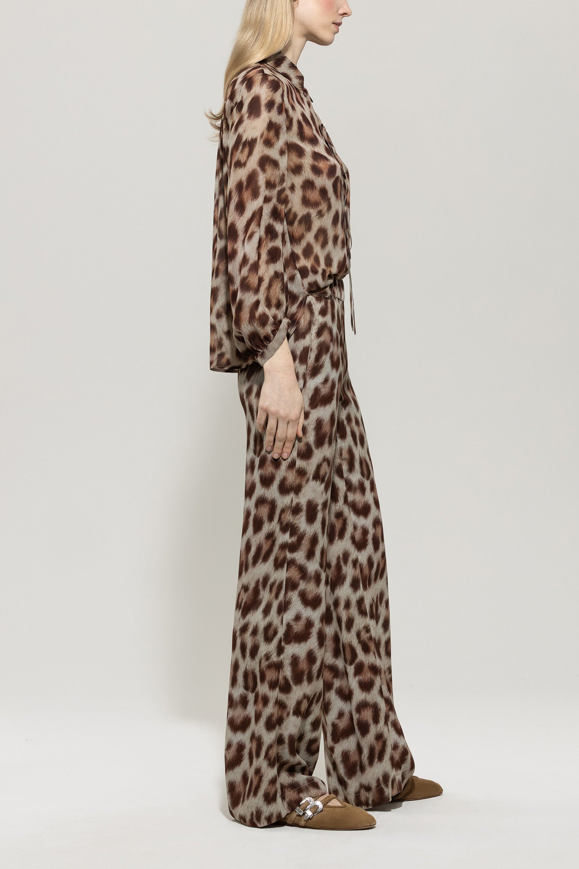 Flared-Pants mit Animal-Print - multi - Standard | Model Seite