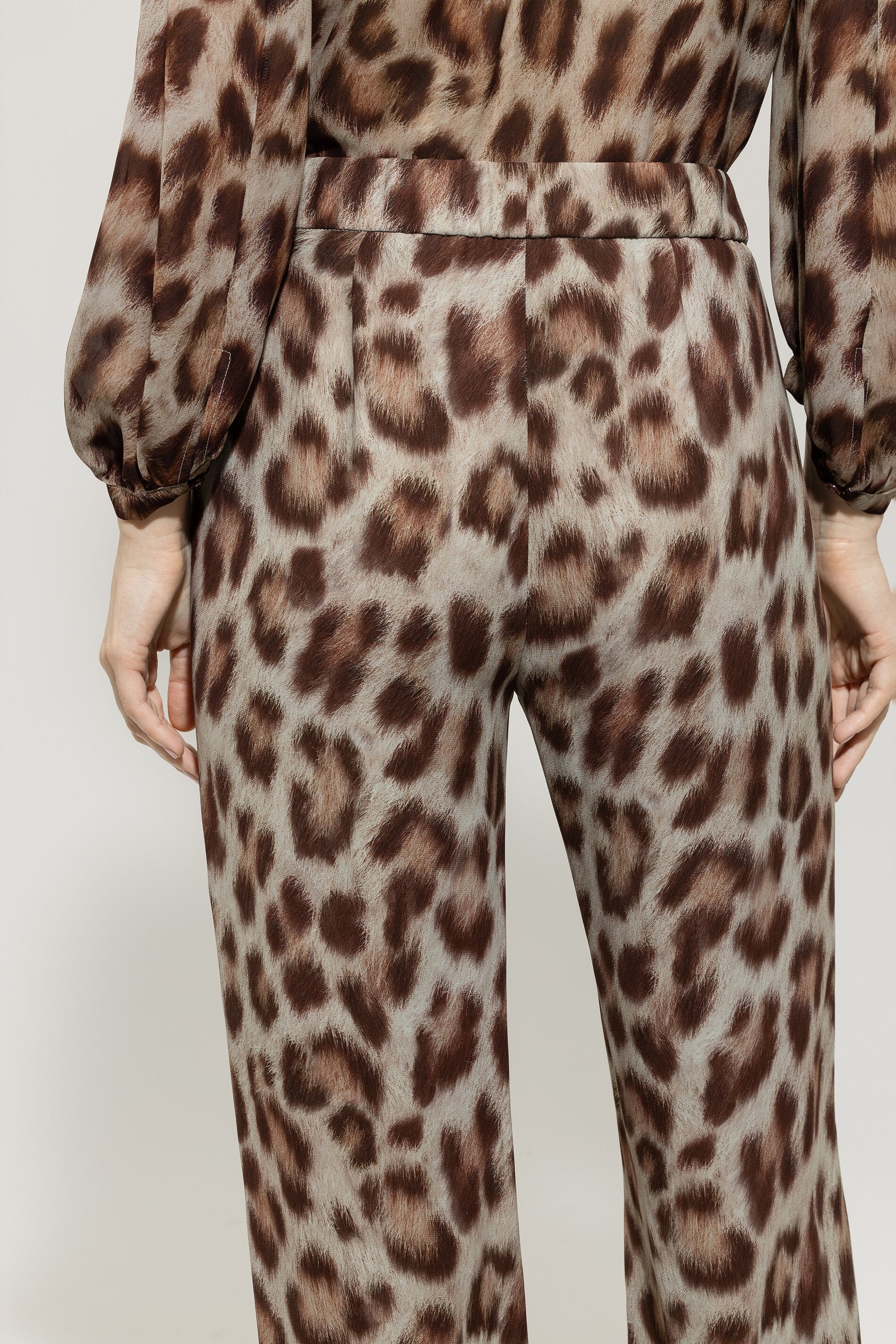 Flared-Pants mit Animal-Print - multi - Standard | Model Detail