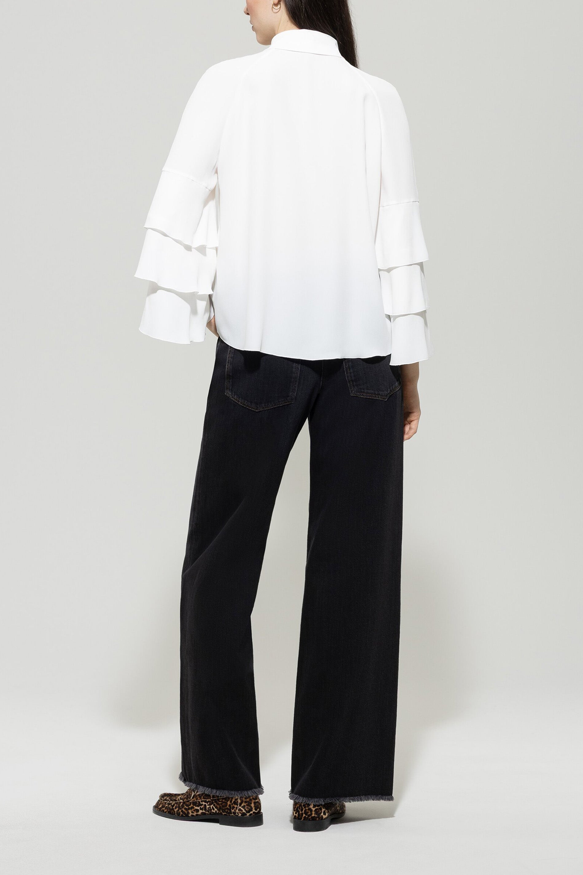 Wideleg-Black-Denim - deep black - lange Version | Model Rück