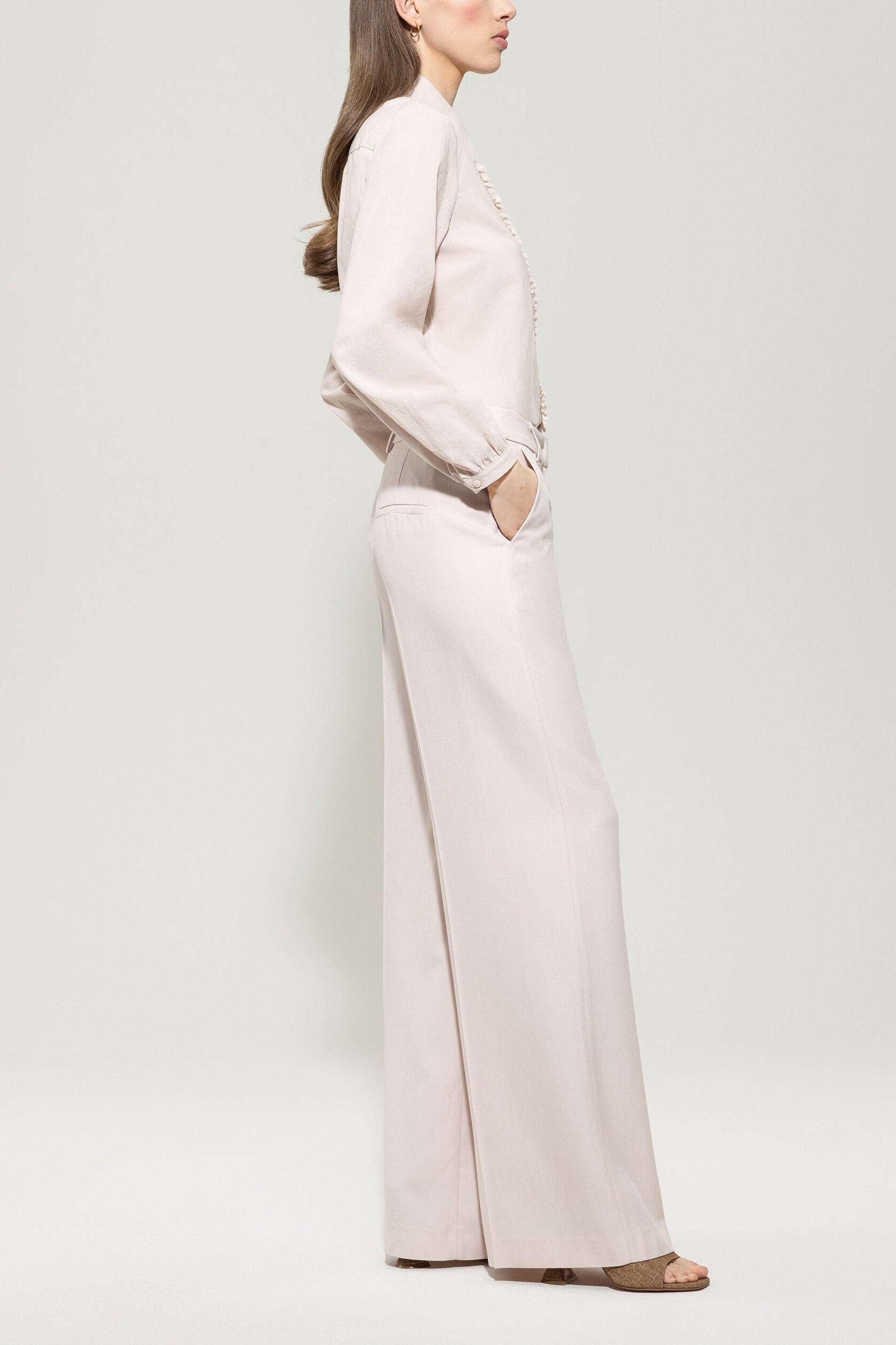 Gabardine-Wideleg-Pants - creamy powder - Standard | Model Seite