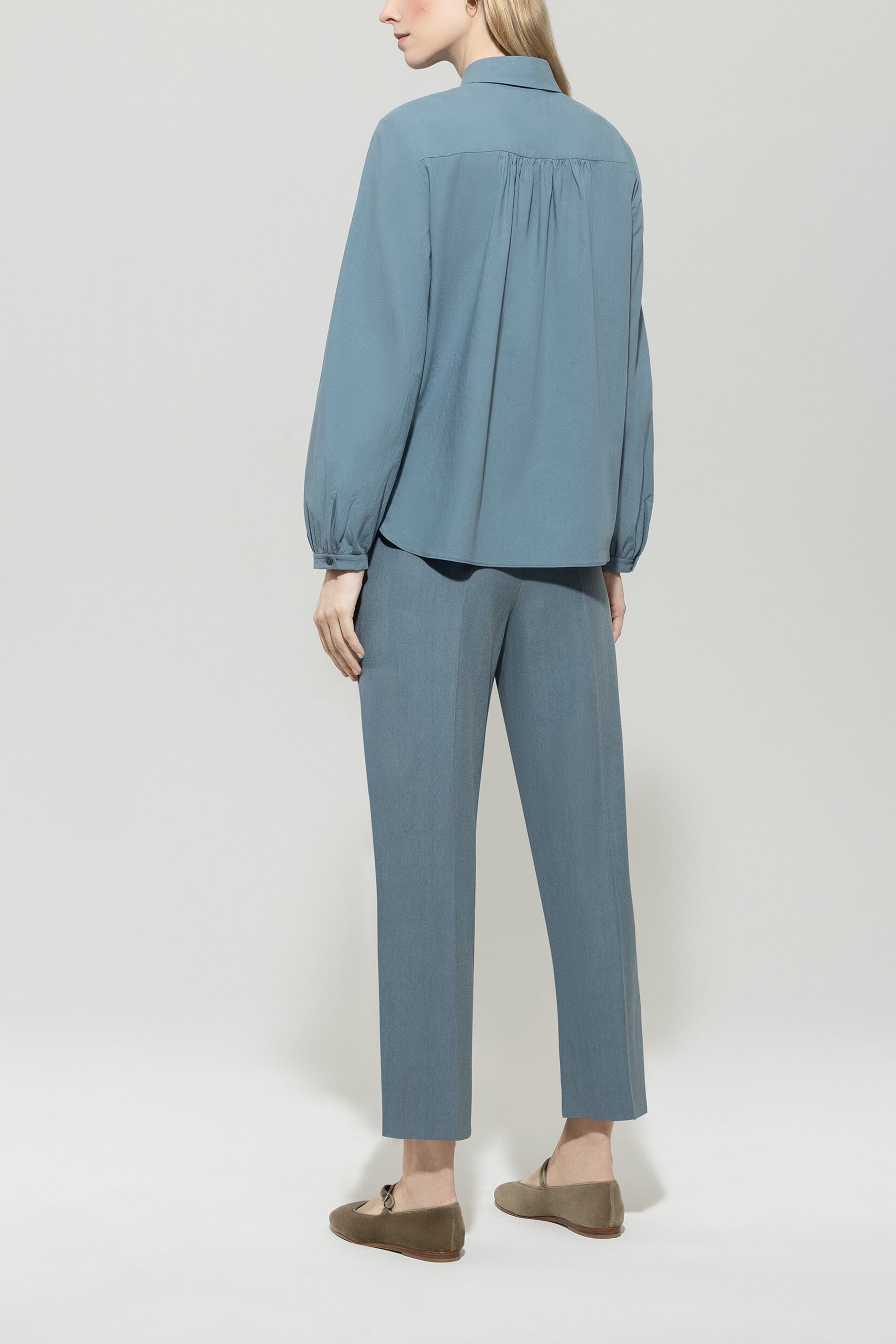 Tapered mit Panama-Bindung - greyish blue - Standard | Model Rück