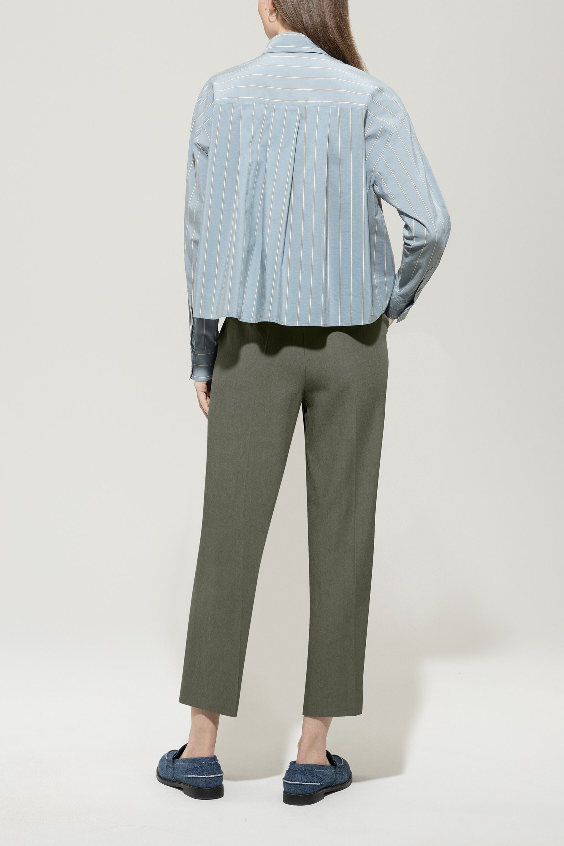 Tapered mit Panama-Bindung - cool khaki - Standard | Model Rück