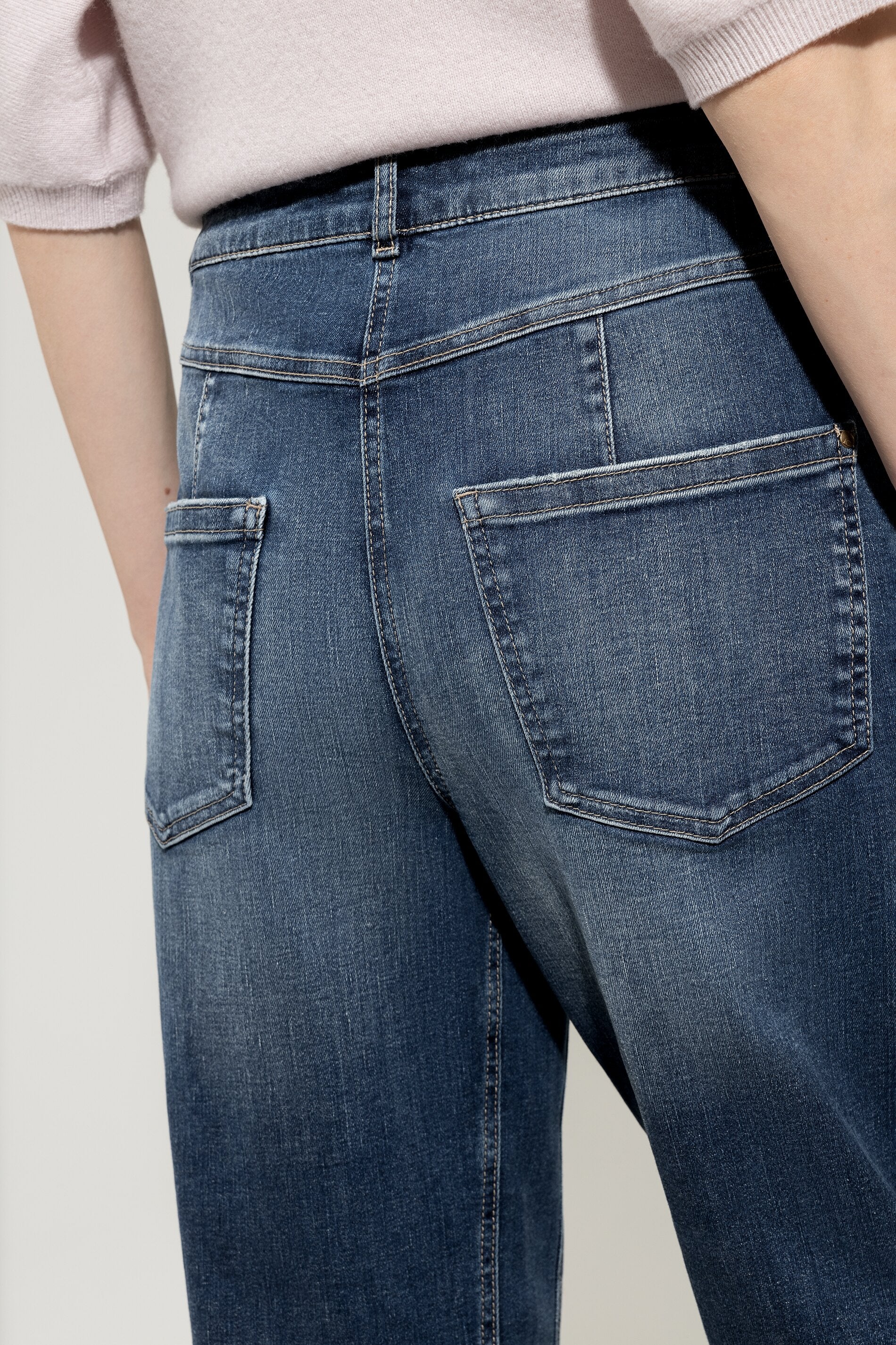 Looseleg-Blue-Denim - denim blue - Standard | Model Detail