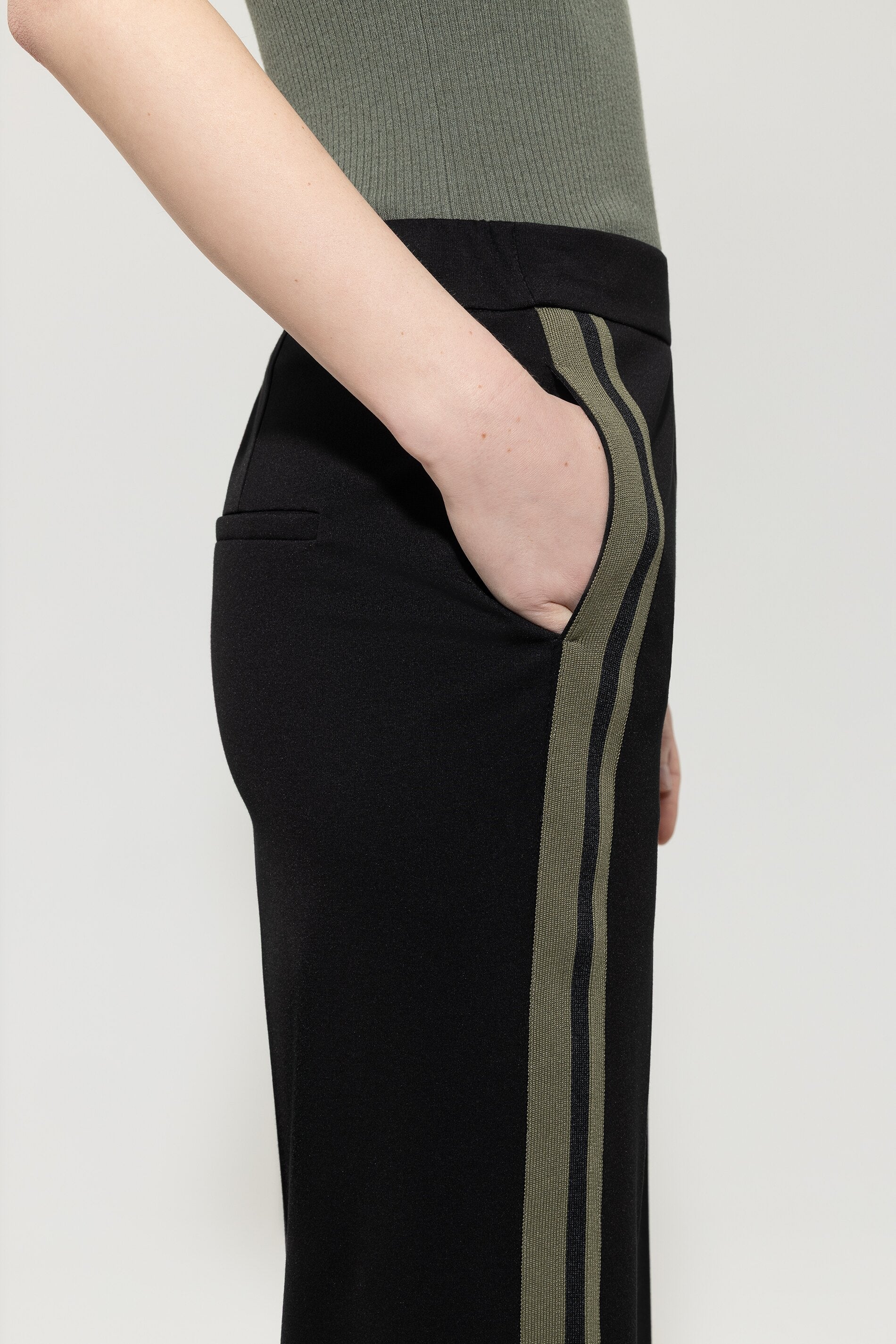 Wideleg aus Punto-Milano - deep black - Standard | Model Detail