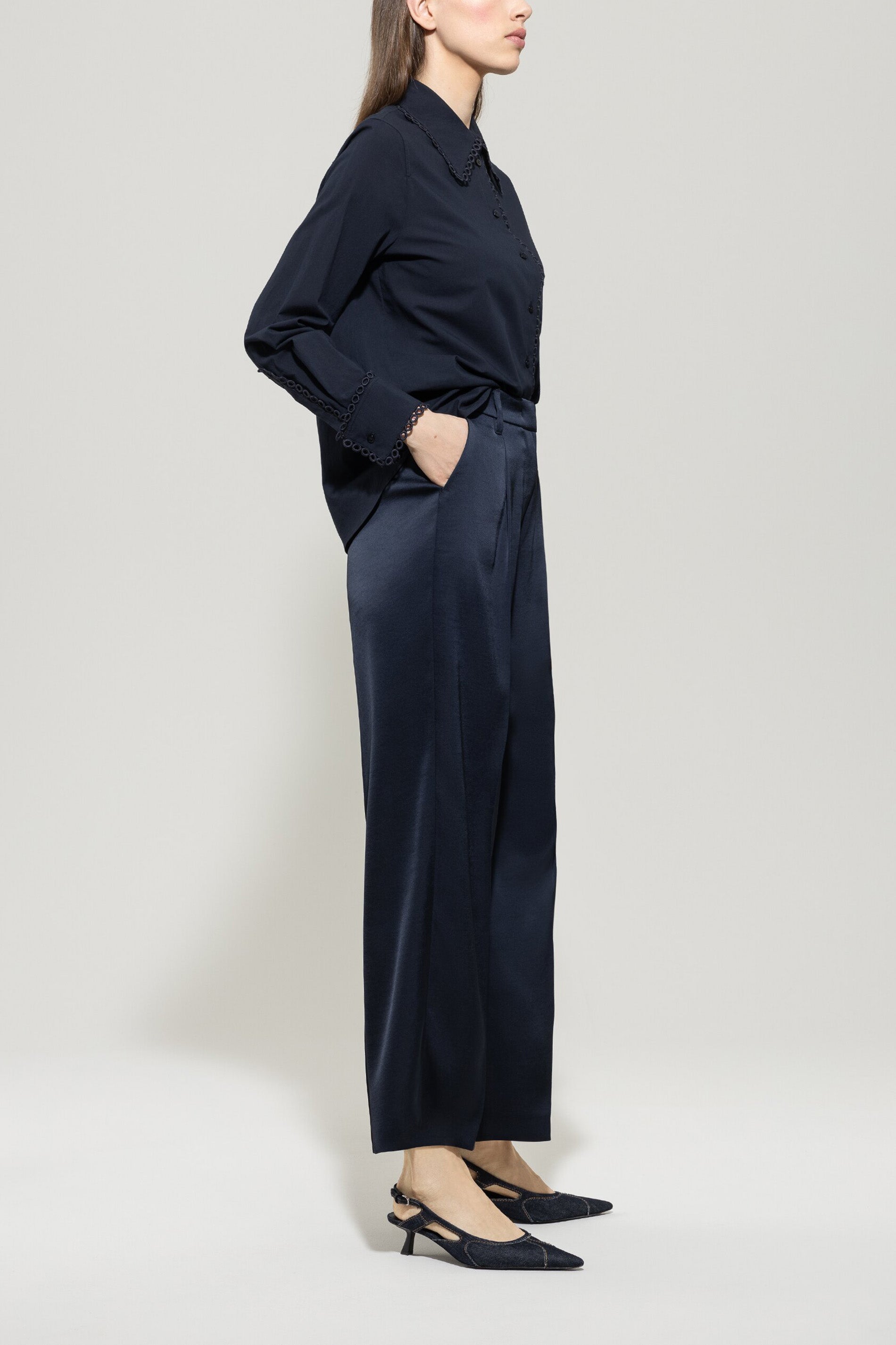 Satin-Wideleg-Pants - dark blue - Standard | Model Seite