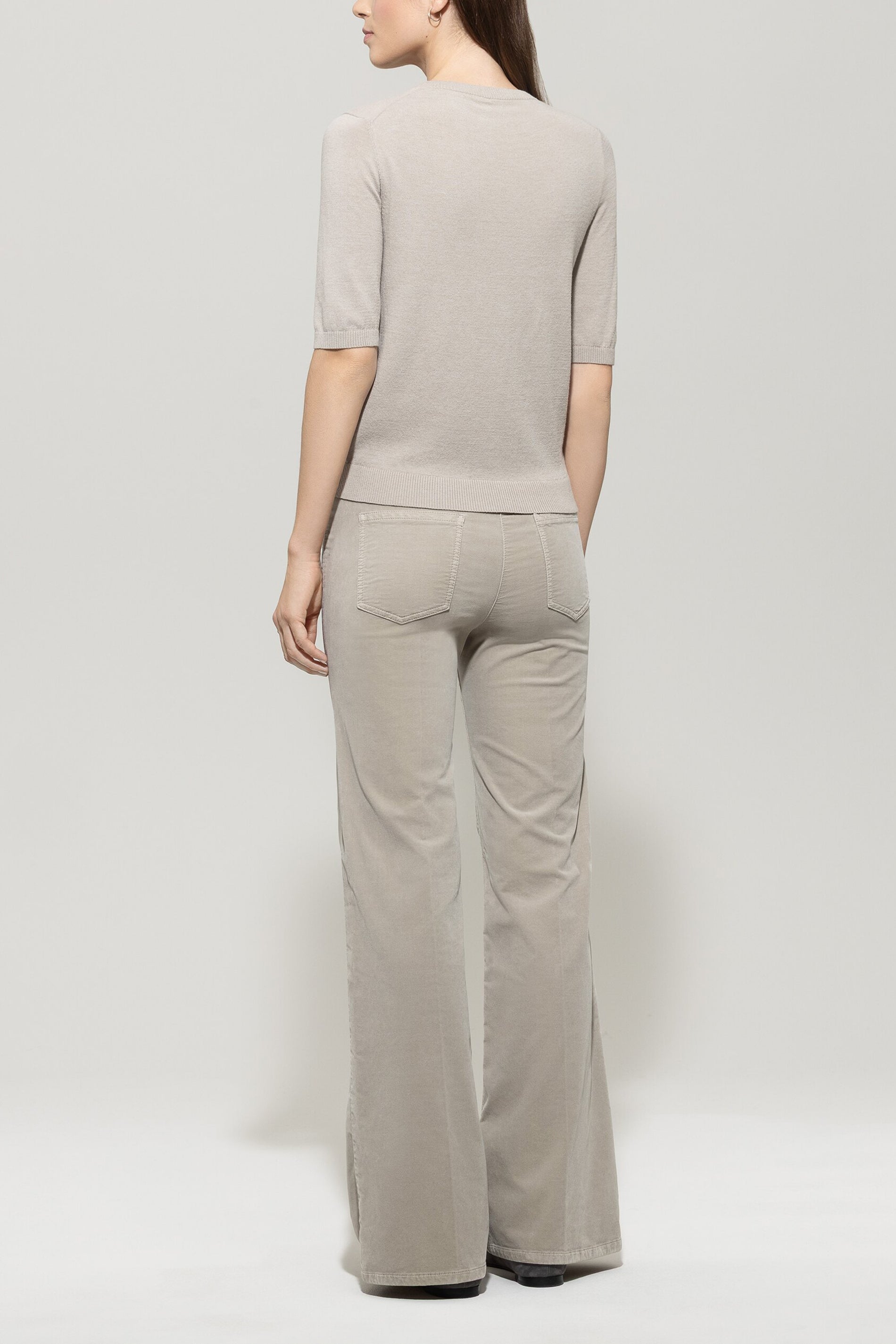 Bootcut-Samt-Pants - oyster - Standard | Model Rück